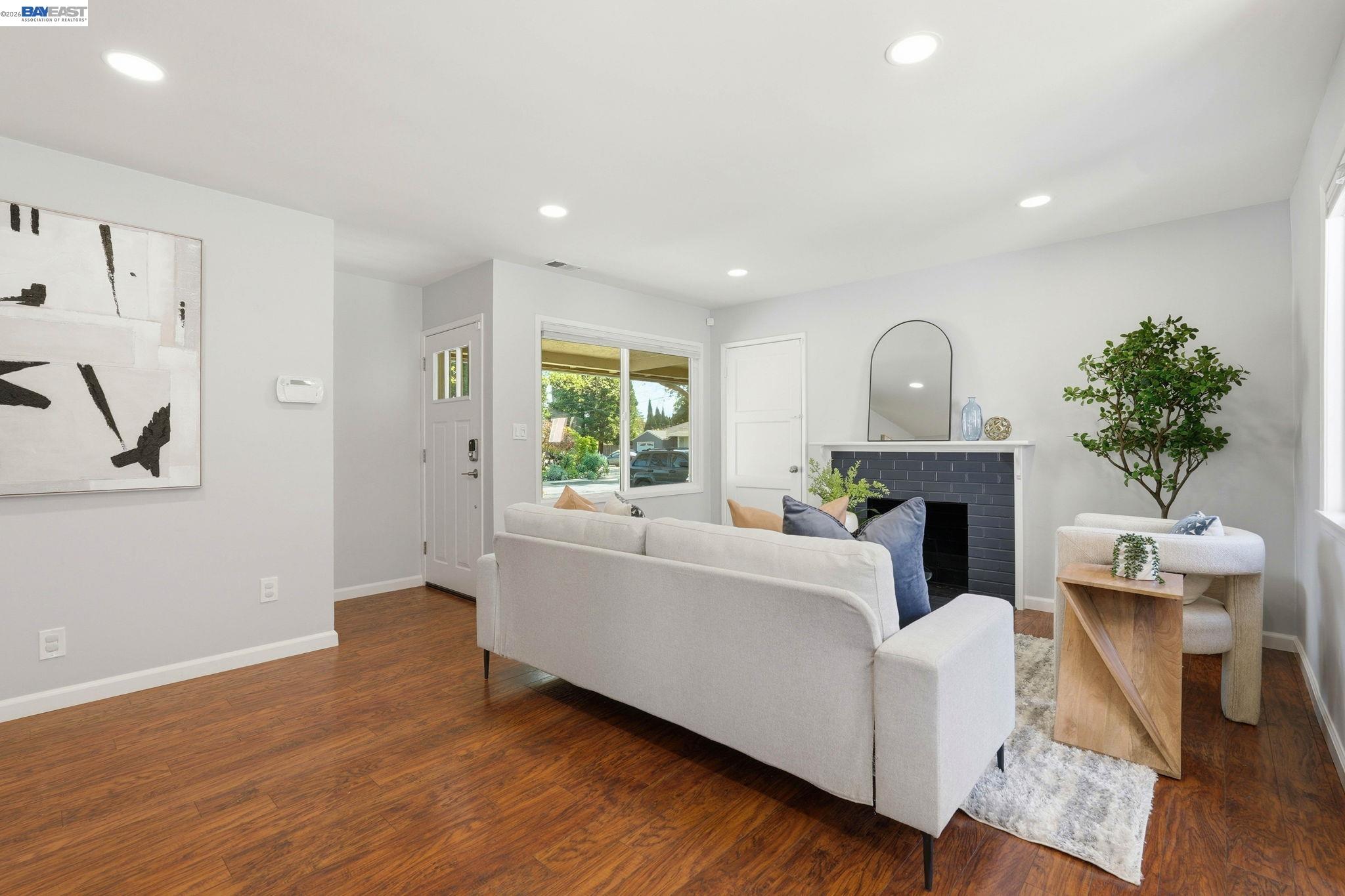 Detail Gallery Image 10 of 44 For 15965 via Granada, San Lorenzo,  CA 94580 - 3 Beds | 1 Baths