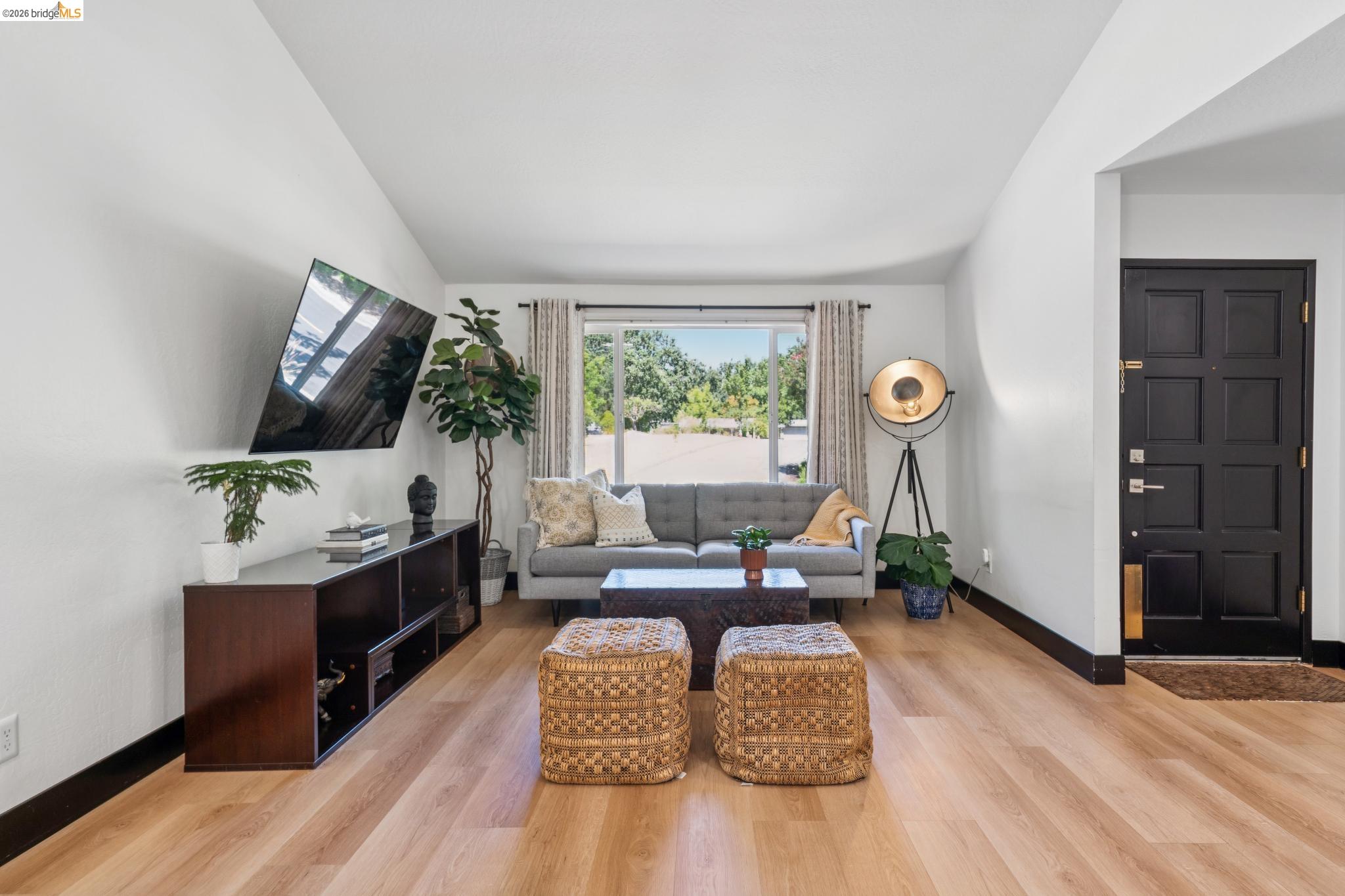 Detail Gallery Image 3 of 44 For 3093 Diablo View Rd, Pleasant Hill,  CA 94523 - 4 Beds | 2 Baths