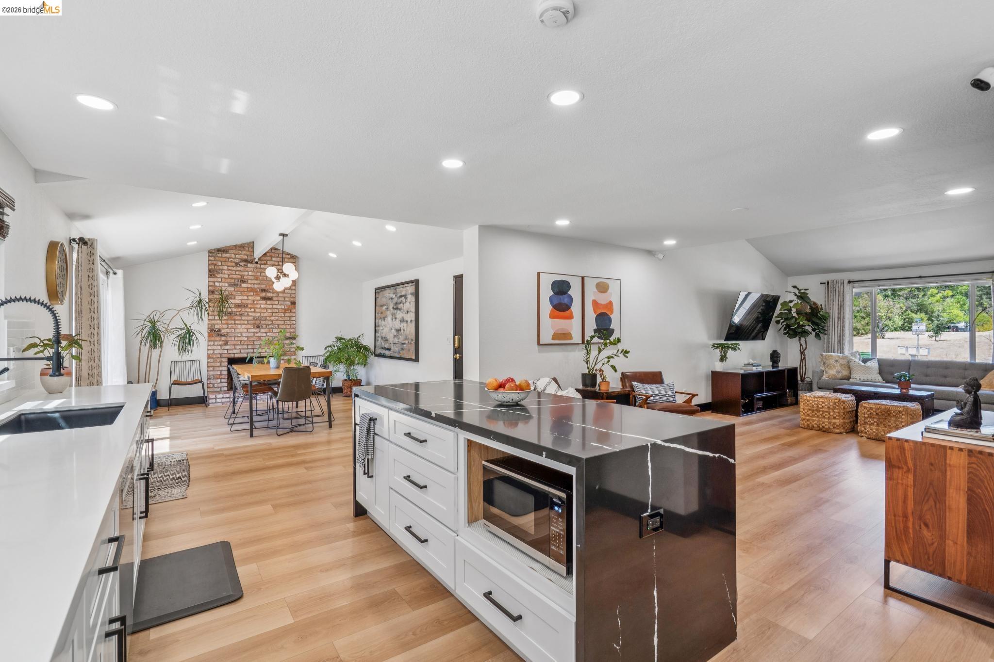 Detail Gallery Image 9 of 44 For 3093 Diablo View Rd, Pleasant Hill,  CA 94523 - 4 Beds | 2 Baths