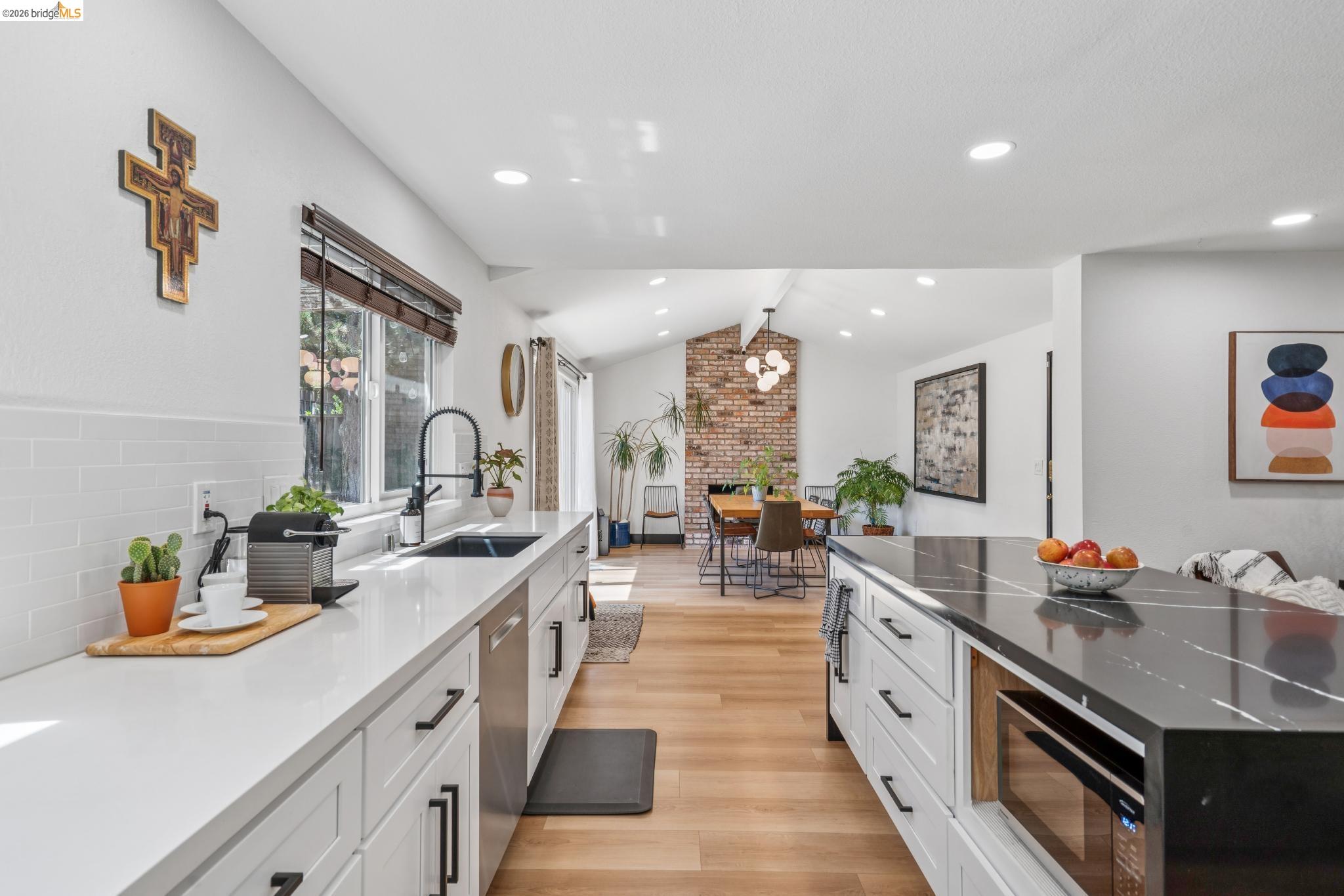 Detail Gallery Image 10 of 44 For 3093 Diablo View Rd, Pleasant Hill,  CA 94523 - 4 Beds | 2 Baths