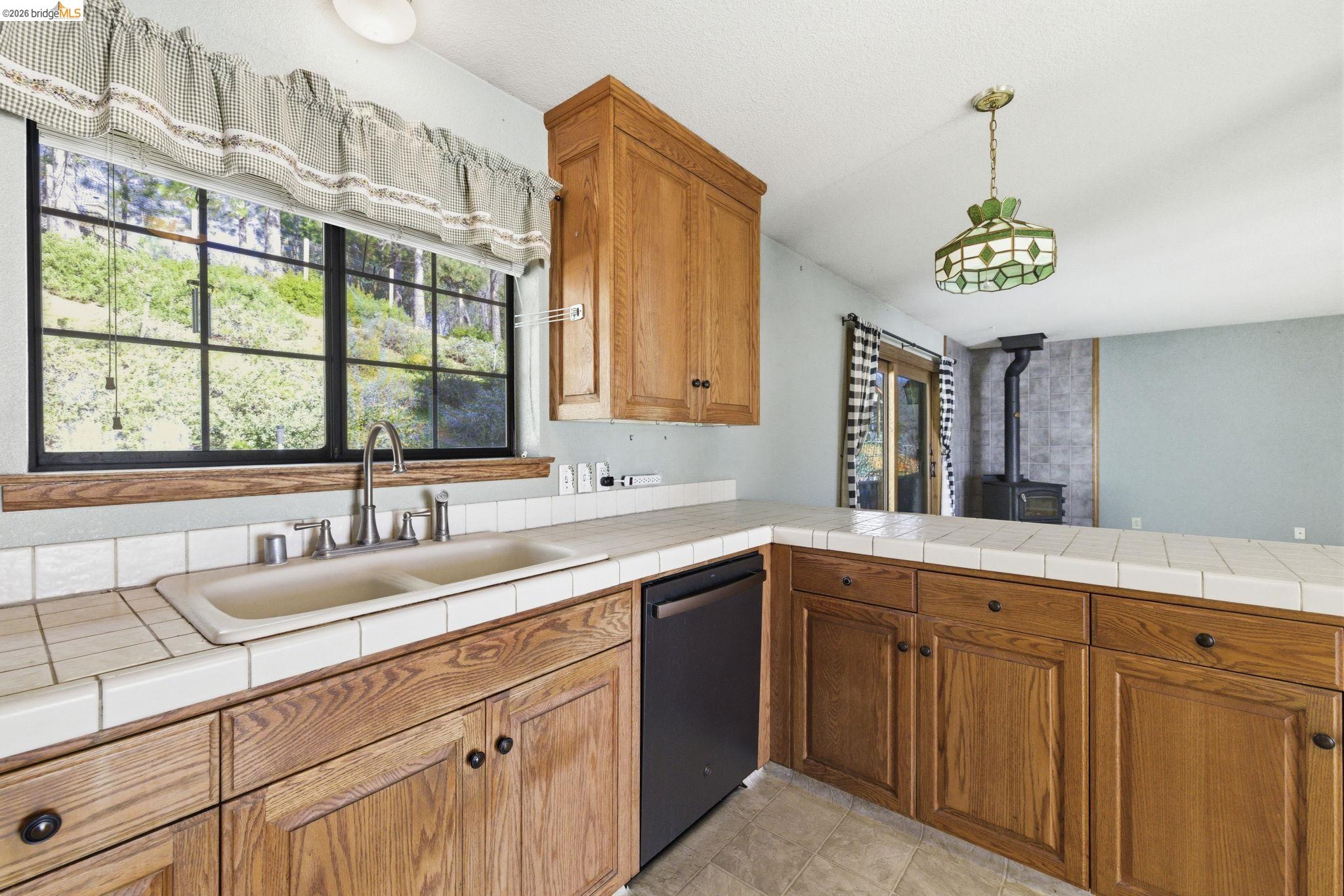 Detail Gallery Image 10 of 28 For 16170 Acorn Dr, Sonora,  CA 95370 - 3 Beds | 2 Baths