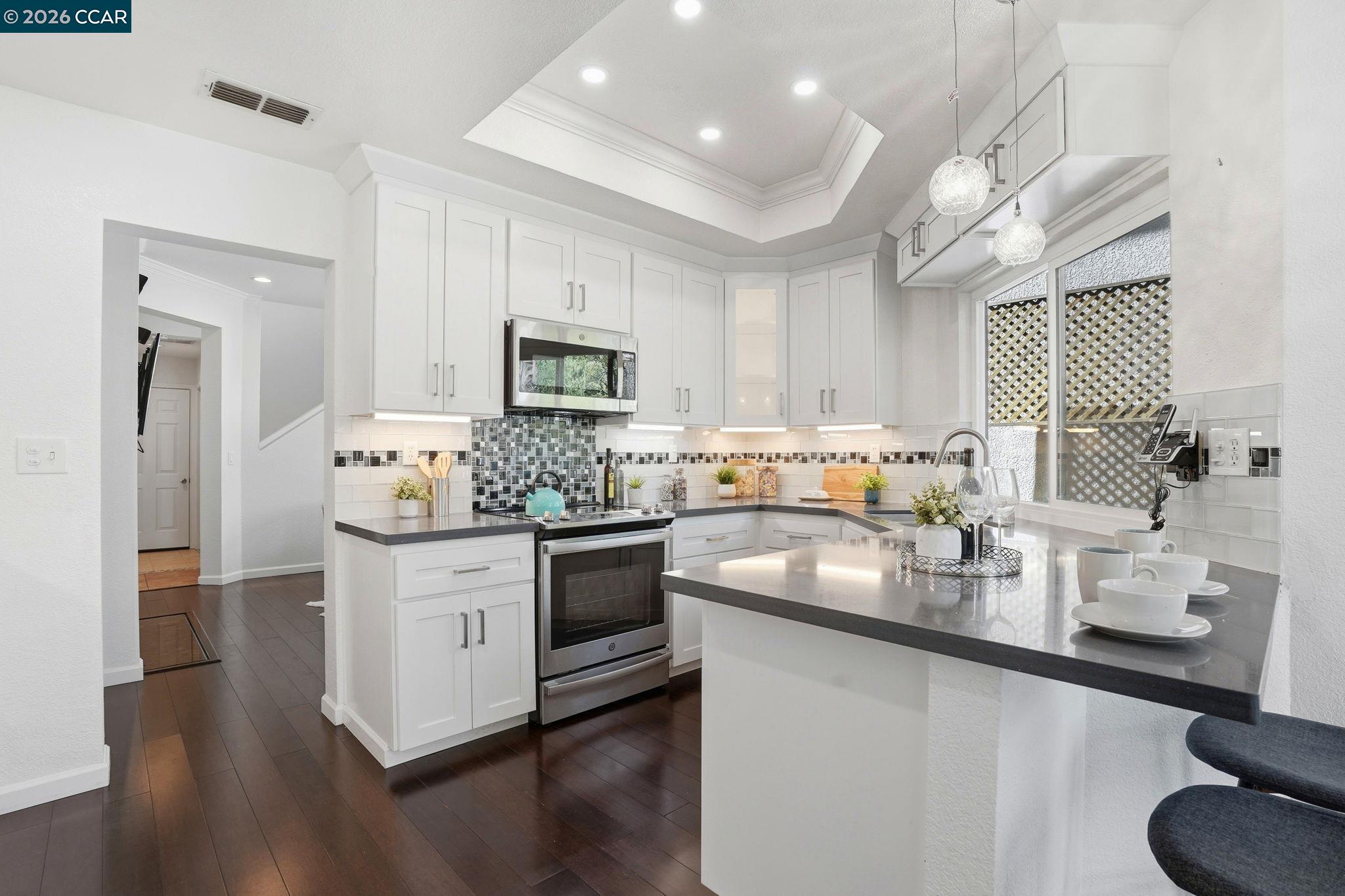 Detail Gallery Image 12 of 32 For 111 Lakeridge Ln, San Ramon,  CA 94582 - 3 Beds | 2/1 Baths