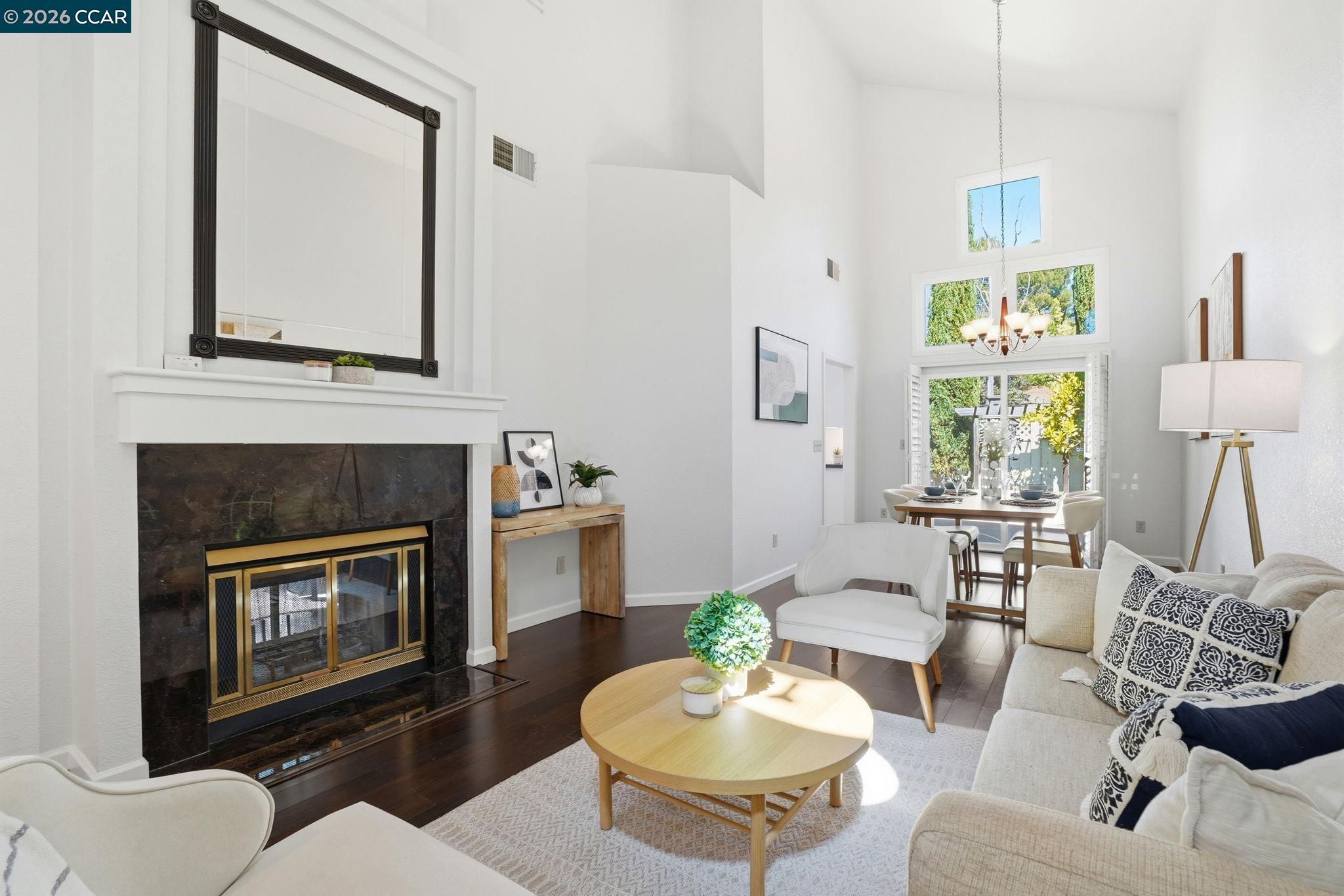 Detail Gallery Image 3 of 32 For 111 Lakeridge Ln, San Ramon,  CA 94582 - 3 Beds | 2/1 Baths