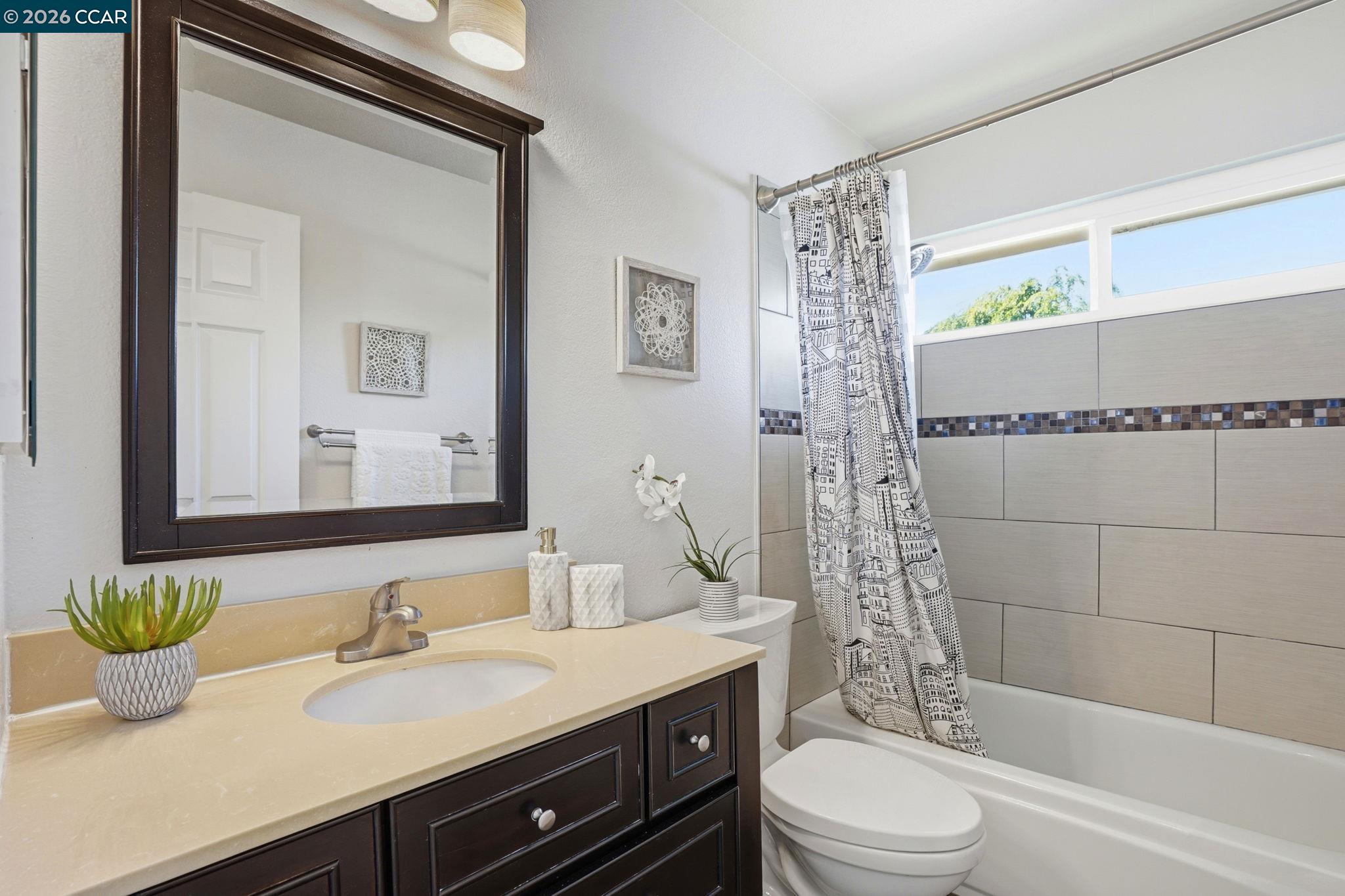 Detail Gallery Image 21 of 32 For 111 Lakeridge Ln, San Ramon,  CA 94582 - 3 Beds | 2/1 Baths