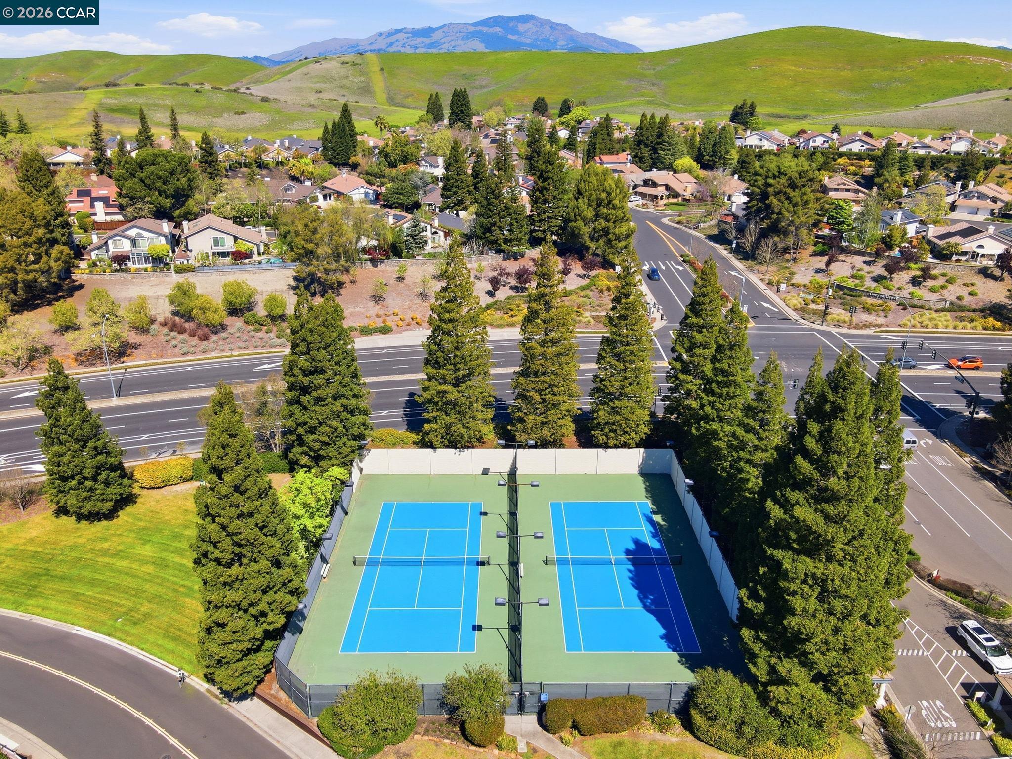 Detail Gallery Image 27 of 32 For 111 Lakeridge Ln, San Ramon,  CA 94582 - 3 Beds | 2/1 Baths