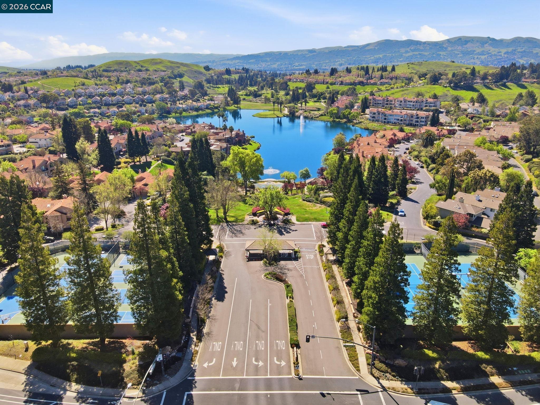 Detail Gallery Image 30 of 32 For 111 Lakeridge Ln, San Ramon,  CA 94582 - 3 Beds | 2/1 Baths