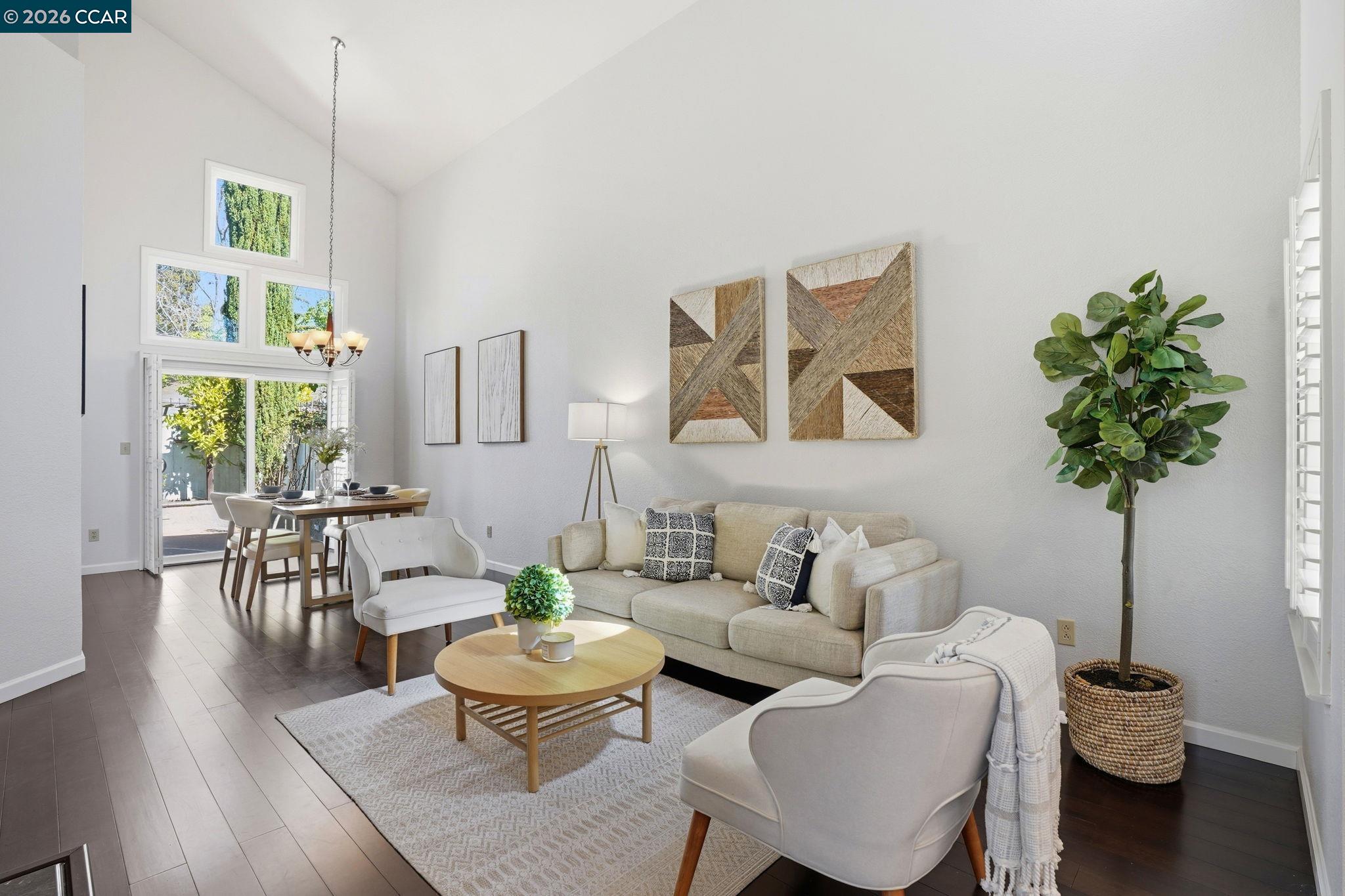 Detail Gallery Image 4 of 32 For 111 Lakeridge Ln, San Ramon,  CA 94582 - 3 Beds | 2/1 Baths