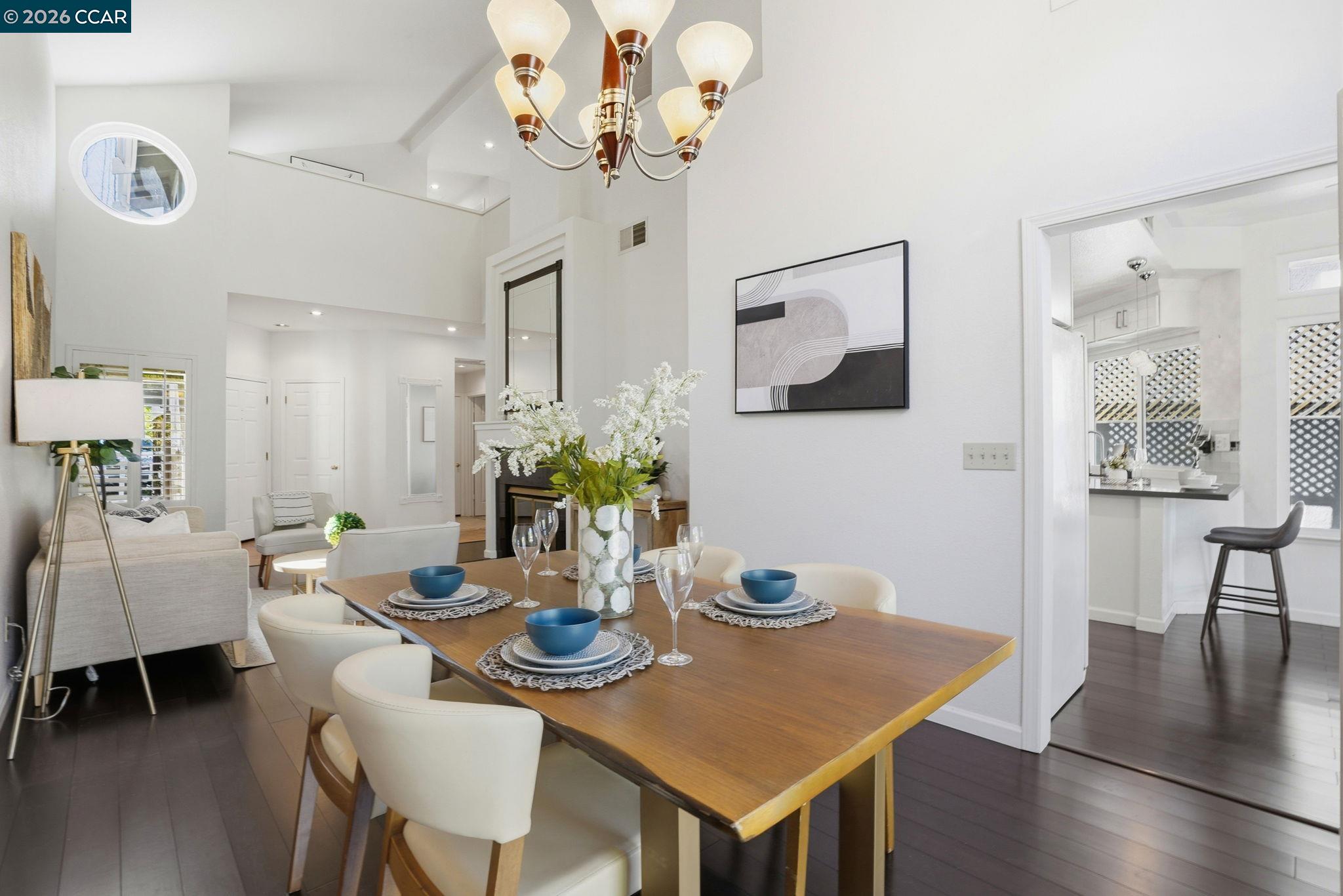 Detail Gallery Image 5 of 32 For 111 Lakeridge Ln, San Ramon,  CA 94582 - 3 Beds | 2/1 Baths