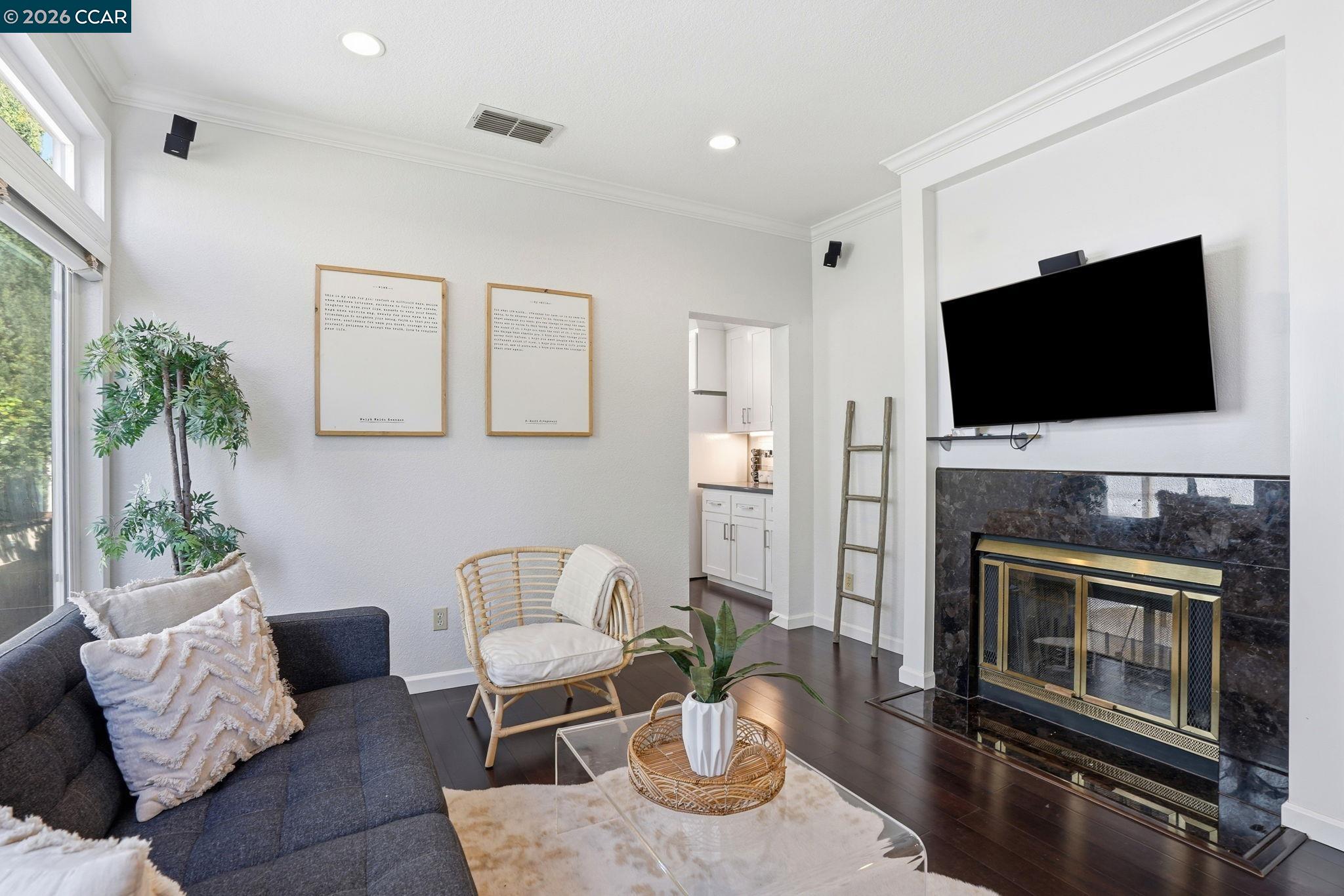 Detail Gallery Image 7 of 32 For 111 Lakeridge Ln, San Ramon,  CA 94582 - 3 Beds | 2/1 Baths