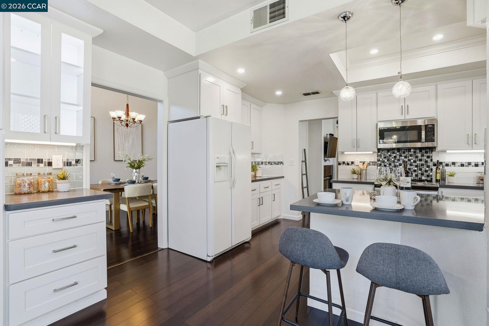 Detail Gallery Image 10 of 32 For 111 Lakeridge Ln, San Ramon,  CA 94582 - 3 Beds | 2/1 Baths