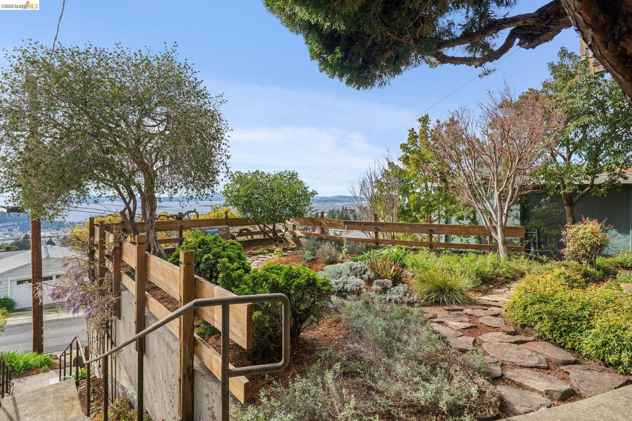 Detail Gallery Image 8 of 60 For 249 Trinity Ave, Kensington,  CA 94708 - 3 Beds | 2/1 Baths