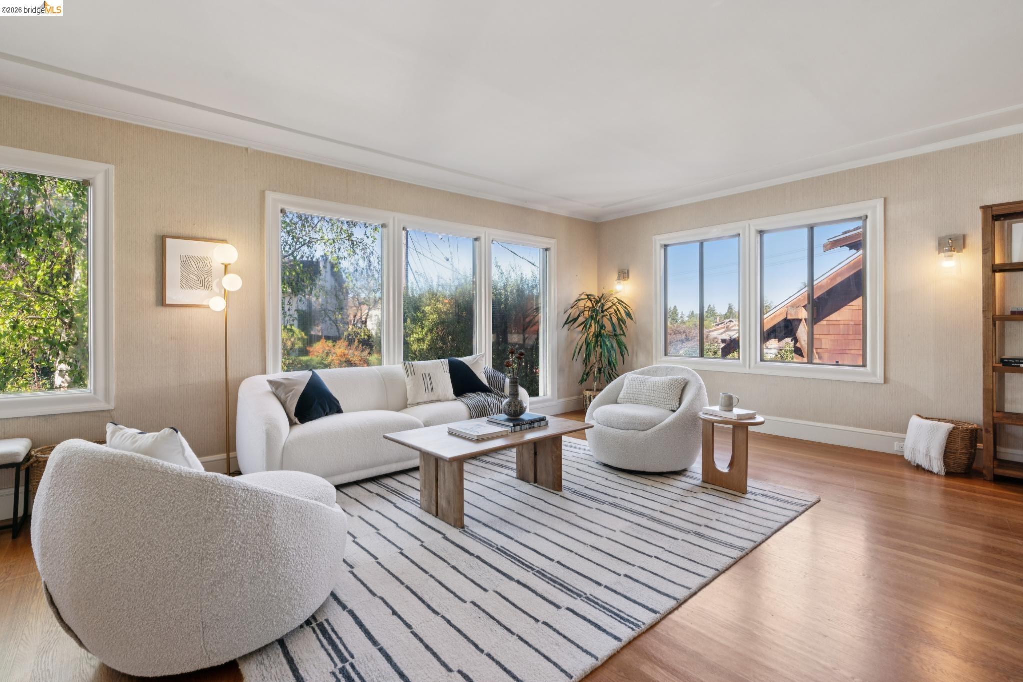 Detail Gallery Image 8 of 38 For 1210 Everett Ave, Oakland,  CA 94602 - 2 Beds | 2 Baths