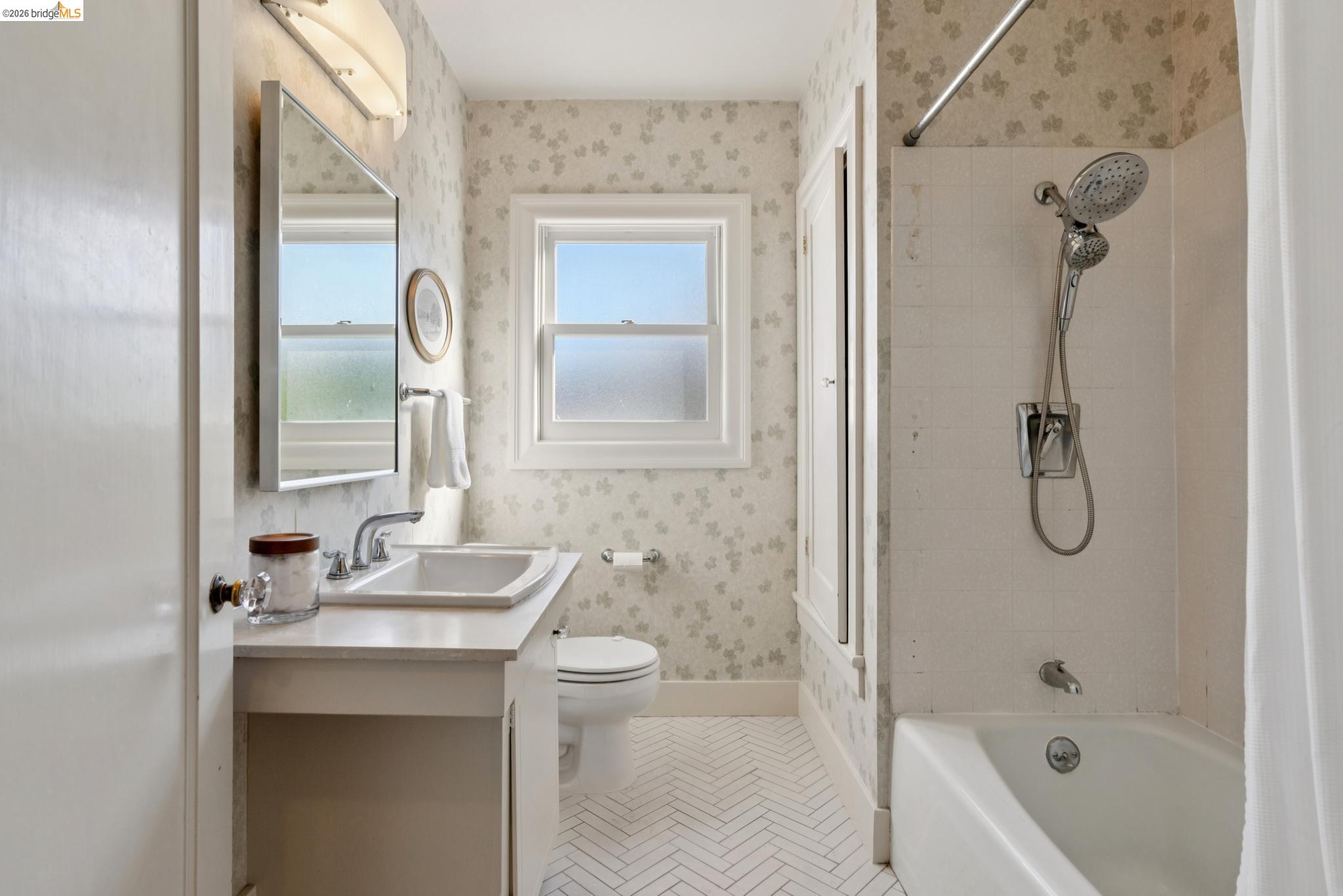 Detail Gallery Image 25 of 38 For 1210 Everett Ave, Oakland,  CA 94602 - 2 Beds | 2 Baths