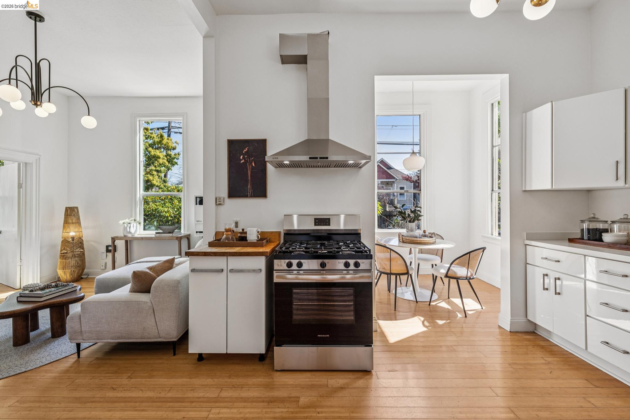 Detail Gallery Image 8 of 52 For 1655 12th Street, Oakland,  CA 94607 - – Beds | – Baths