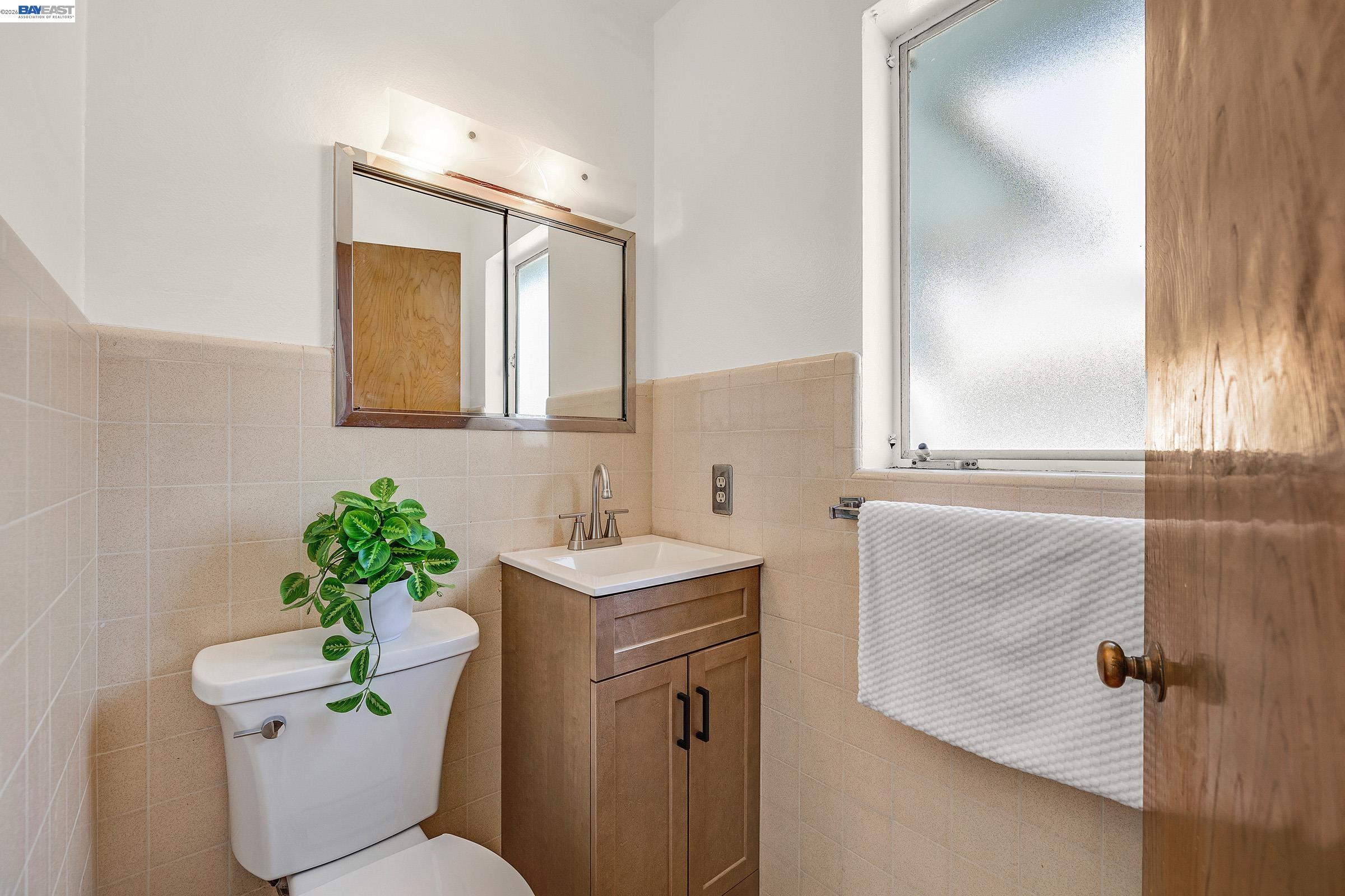 Detail Gallery Image 16 of 31 For 845 Dolores Ave, San Leandro,  CA 94577 - 3 Beds | 1/1 Baths