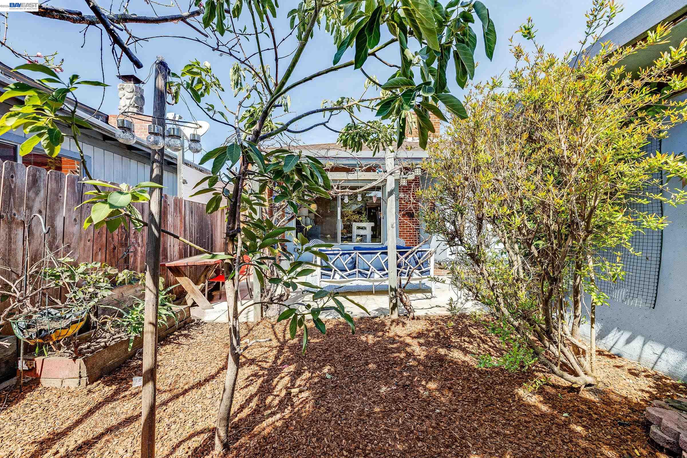 Detail Gallery Image 25 of 31 For 845 Dolores Ave, San Leandro,  CA 94577 - 3 Beds | 1/1 Baths