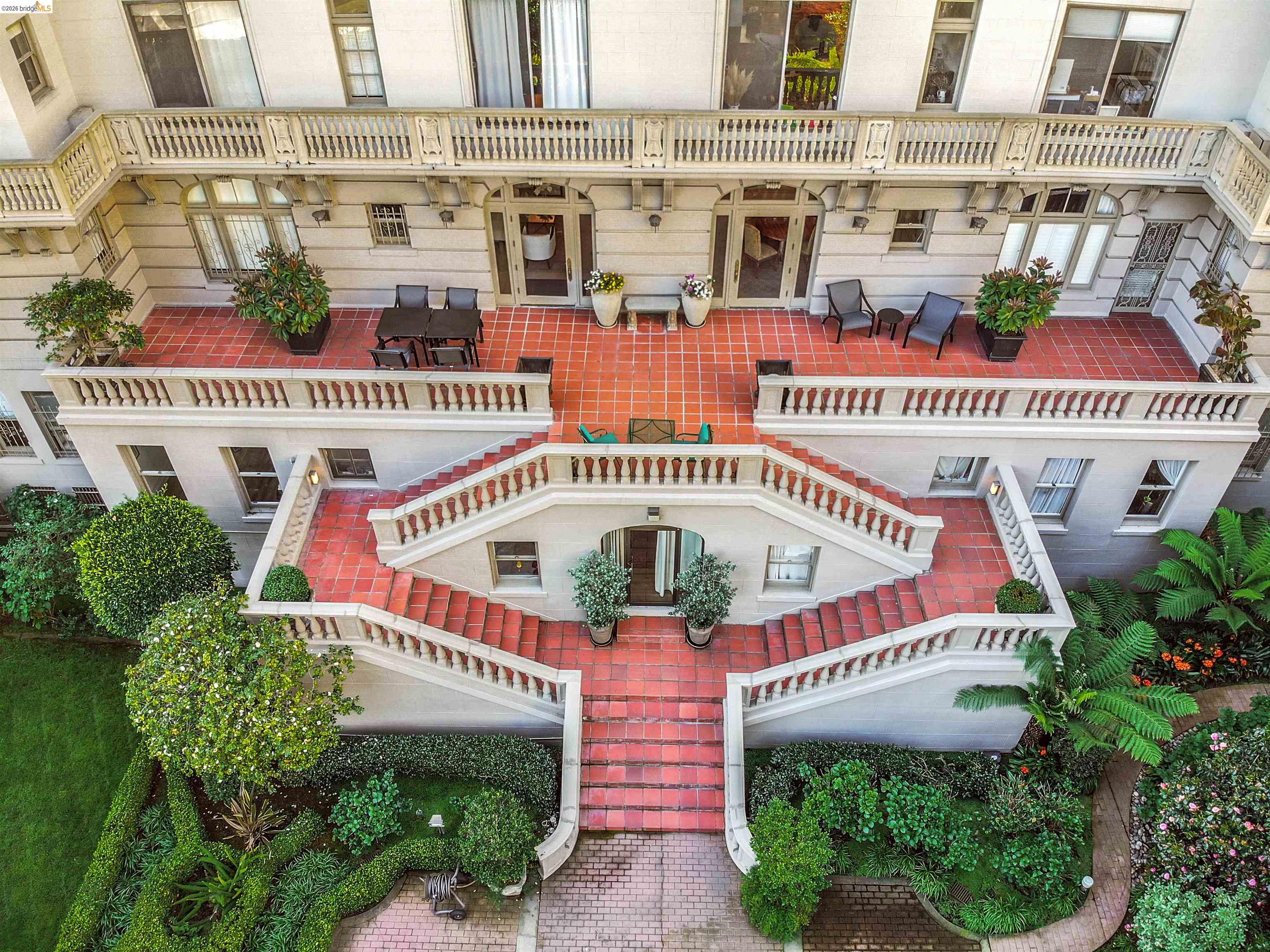 Browse active condo listings in LAKE MERRITT