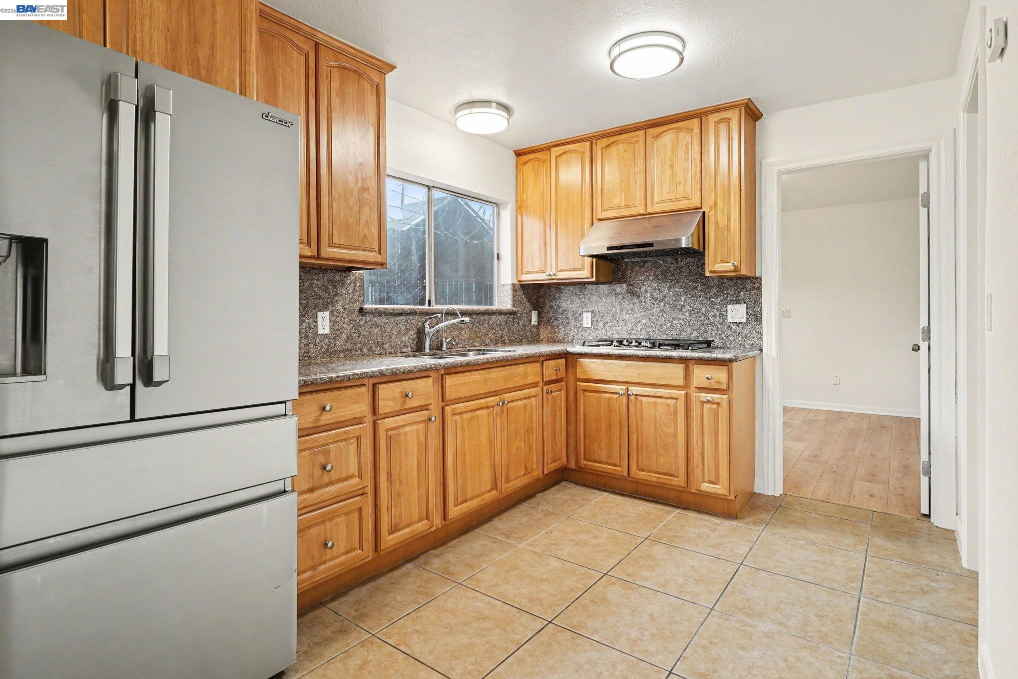 Detail Gallery Image 9 of 26 For 1838 40th, Oakland,  CA 94601 - 2 Beds | 1 Baths