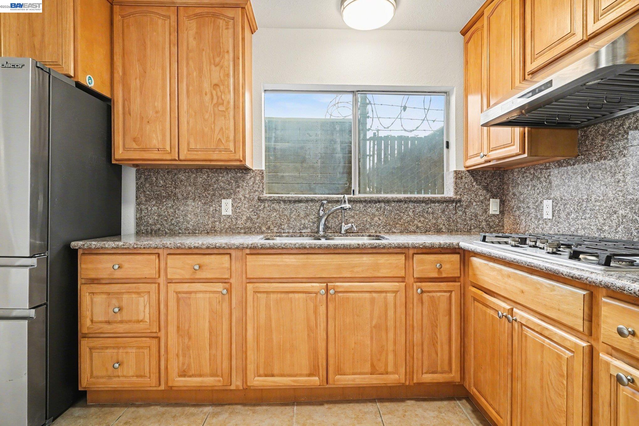 Detail Gallery Image 10 of 26 For 1838 40th, Oakland,  CA 94601 - 2 Beds | 1 Baths