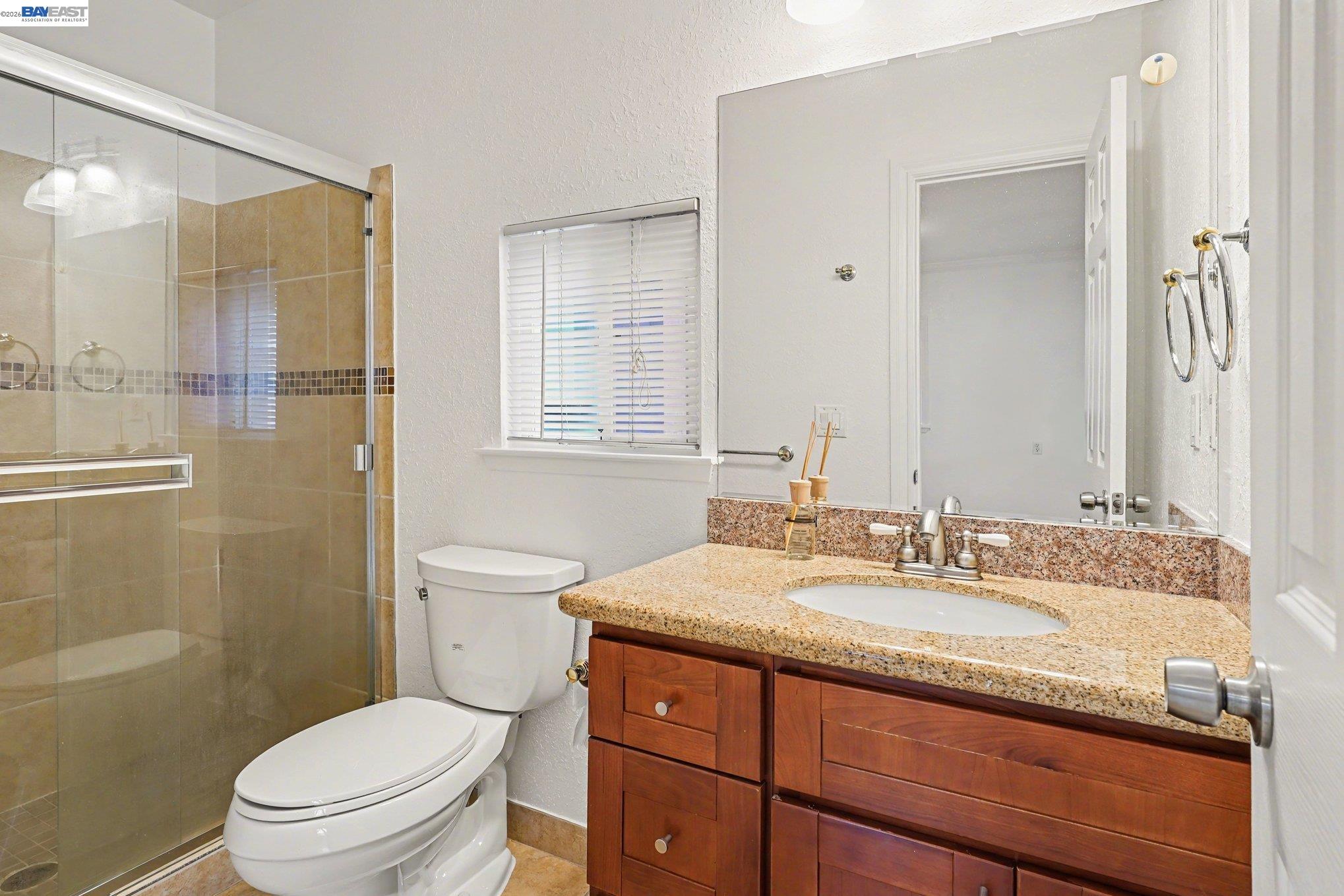Detail Gallery Image 14 of 26 For 1838 40th, Oakland,  CA 94601 - 2 Beds | 1 Baths