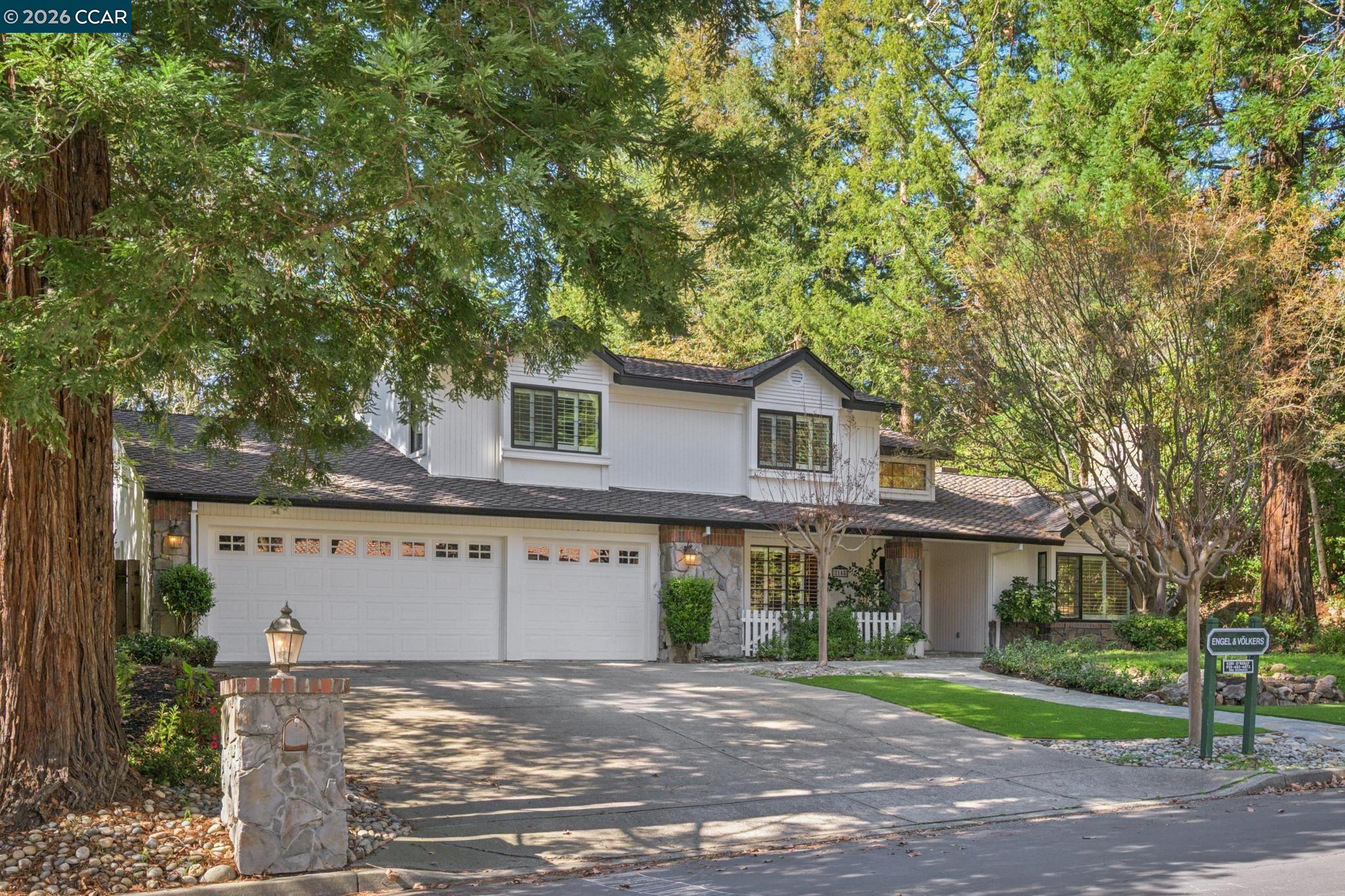 Detail Gallery Image 2 of 38 For 2145 Deer Oak Way, Danville,  CA 94506 - 5 Beds | 4 Baths