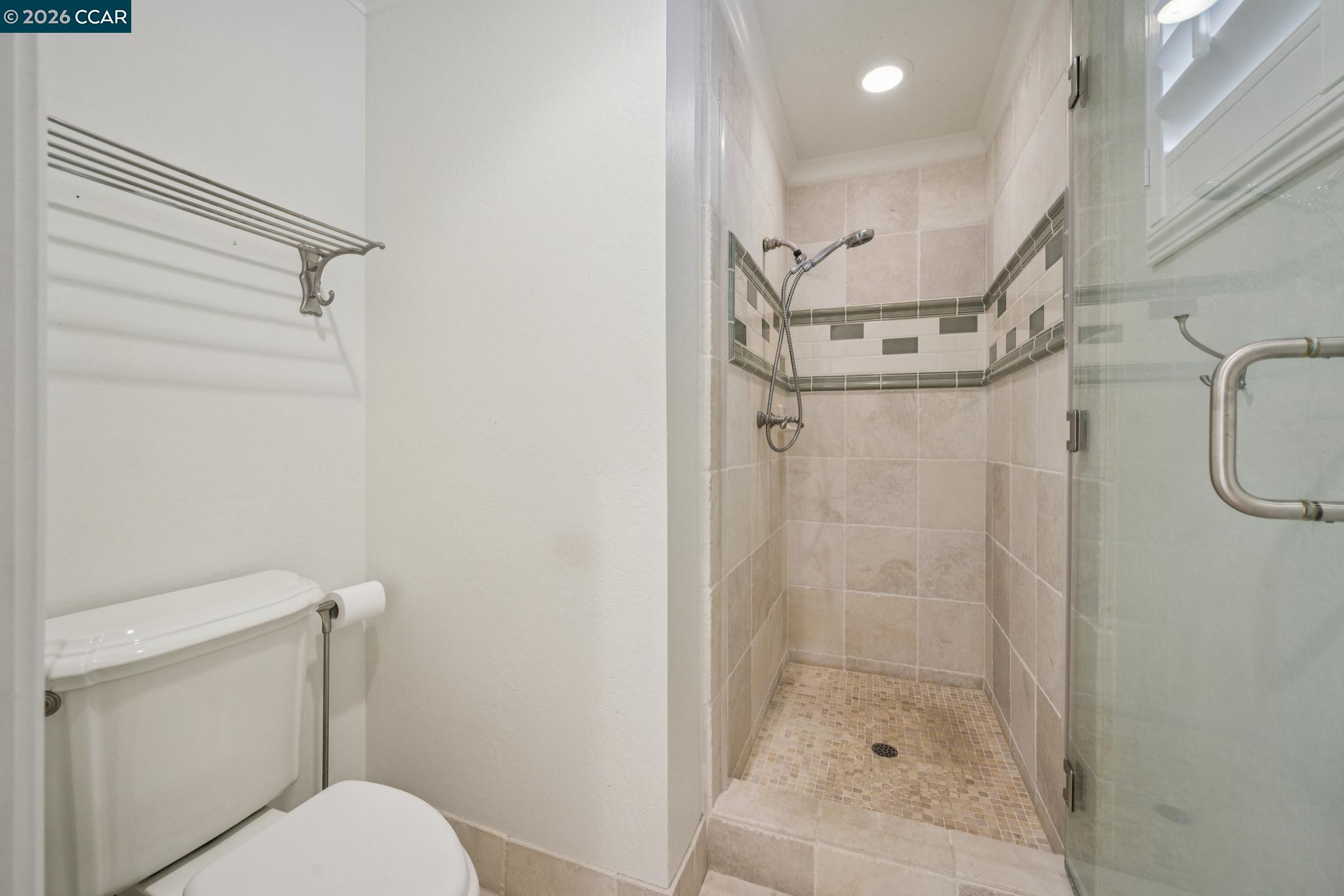 Detail Gallery Image 21 of 38 For 2145 Deer Oak Way, Danville,  CA 94506 - 5 Beds | 4 Baths