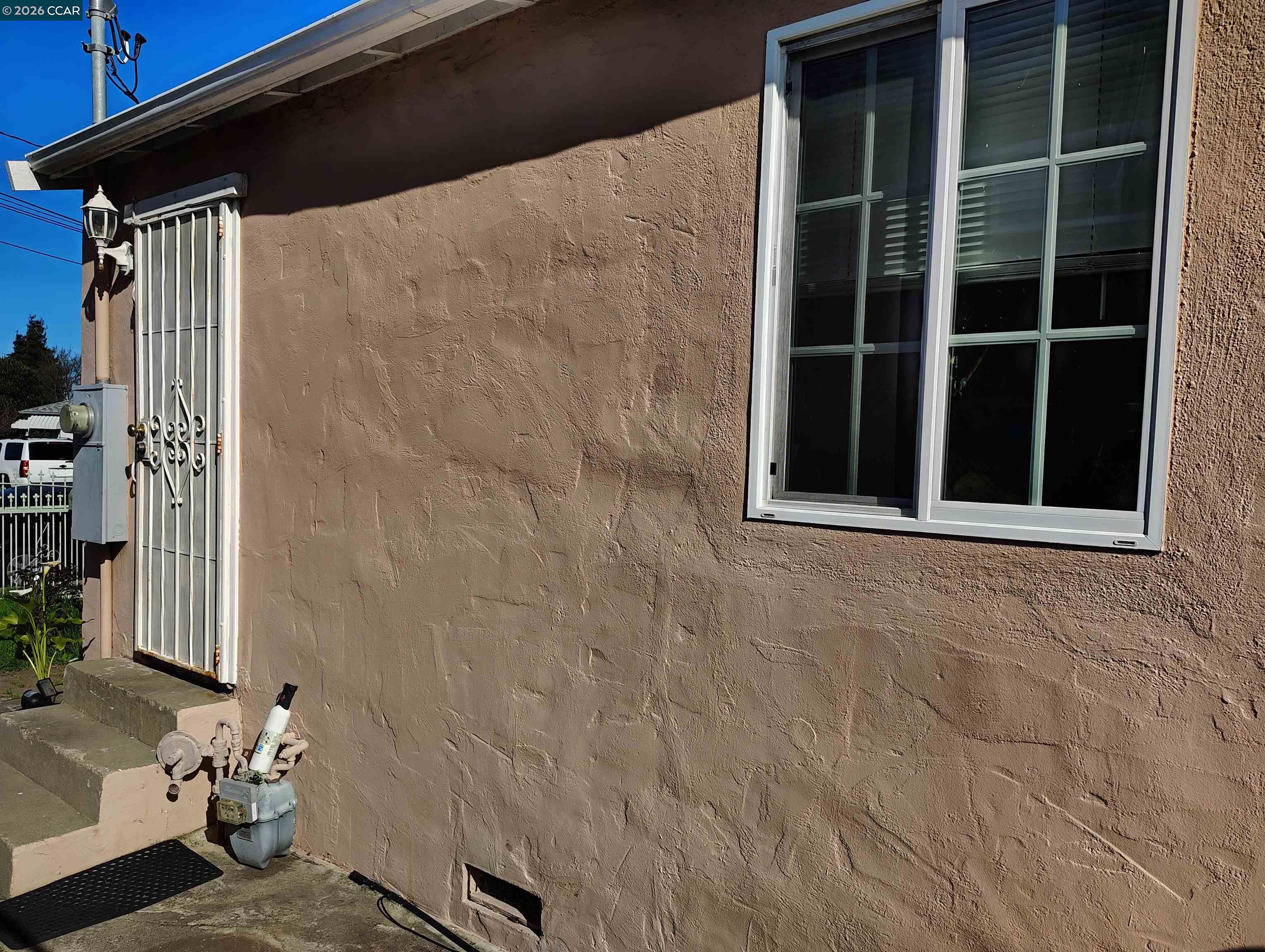 Detail Gallery Image 3 of 4 For 2856 15th St, San Pablo,  CA 94806 - 2 Beds | 1 Baths