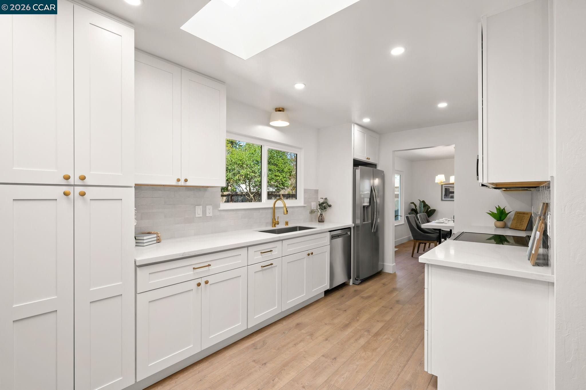 Detail Gallery Image 13 of 31 For 3959 Chestnut Ave, Concord,  CA 94519 - 4 Beds | 2 Baths