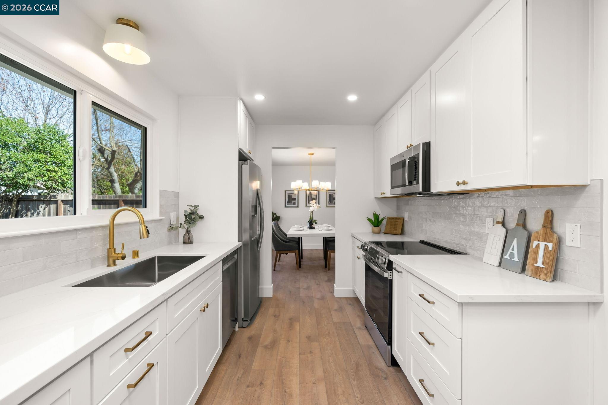 Detail Gallery Image 14 of 31 For 3959 Chestnut Ave, Concord,  CA 94519 - 4 Beds | 2 Baths