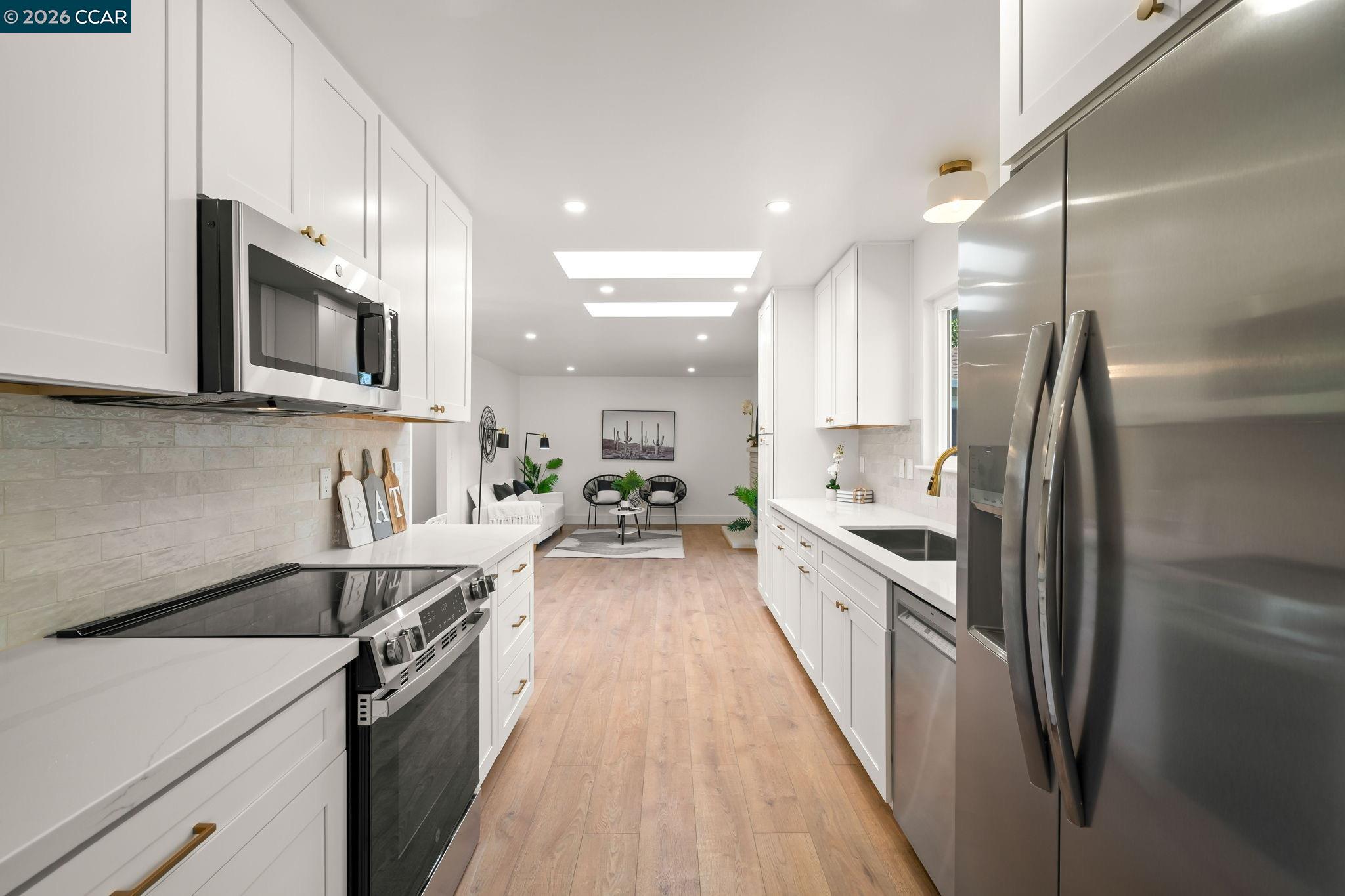 Detail Gallery Image 15 of 31 For 3959 Chestnut Ave, Concord,  CA 94519 - 4 Beds | 2 Baths