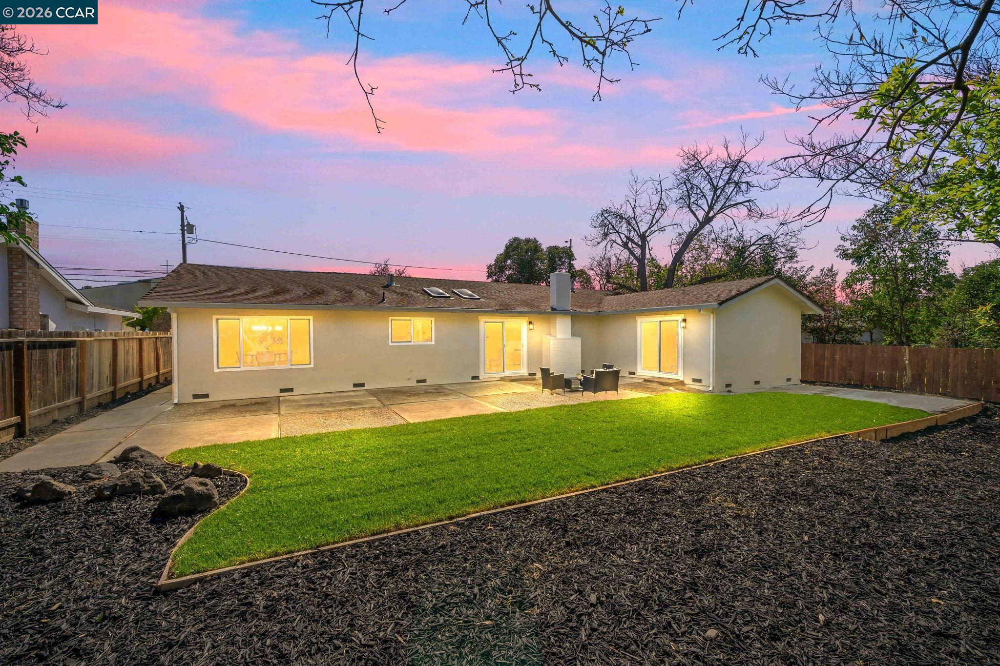 Detail Gallery Image 25 of 31 For 3959 Chestnut Ave, Concord,  CA 94519 - 4 Beds | 2 Baths