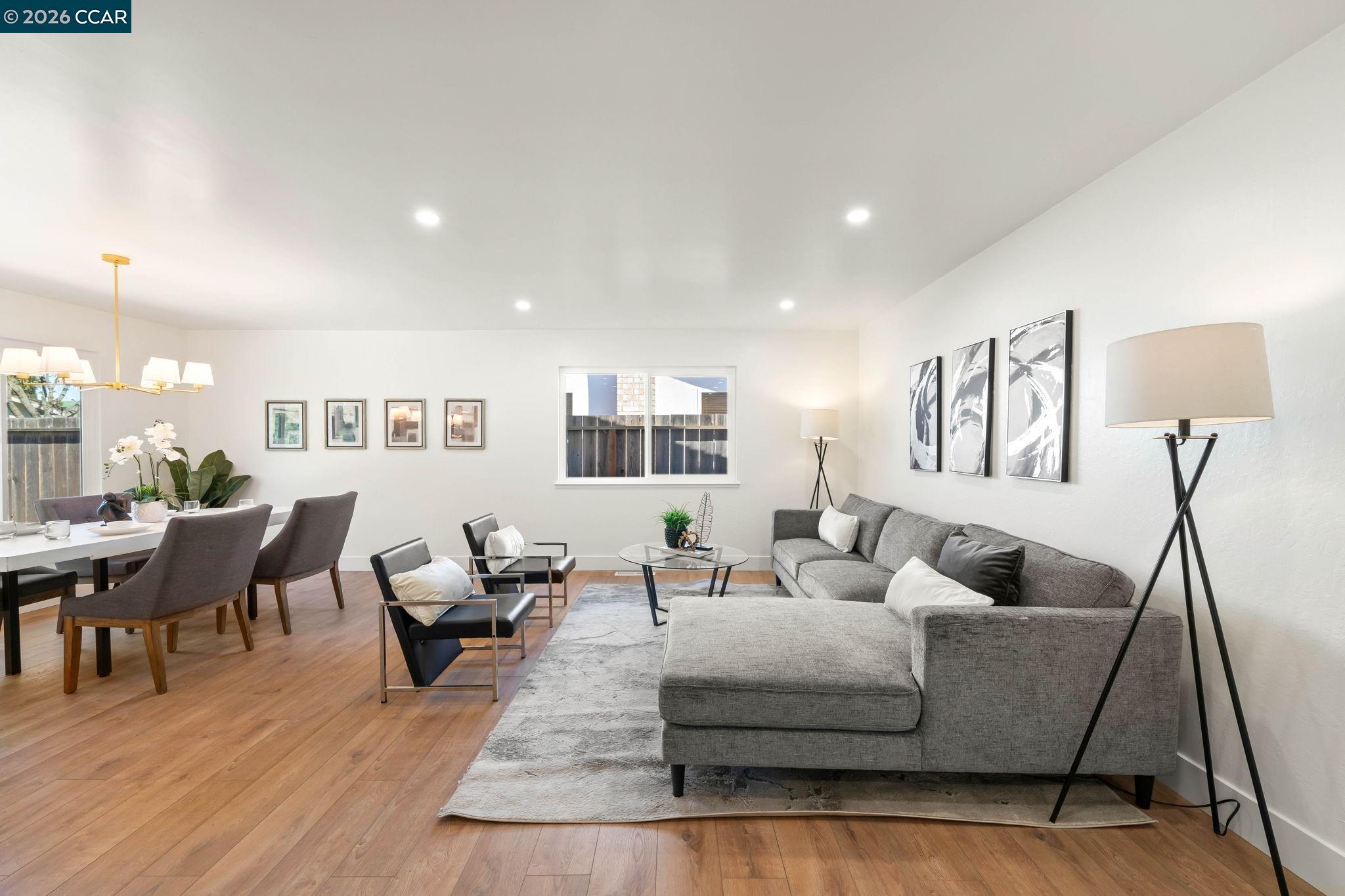 Detail Gallery Image 5 of 31 For 3959 Chestnut Ave, Concord,  CA 94519 - 4 Beds | 2 Baths