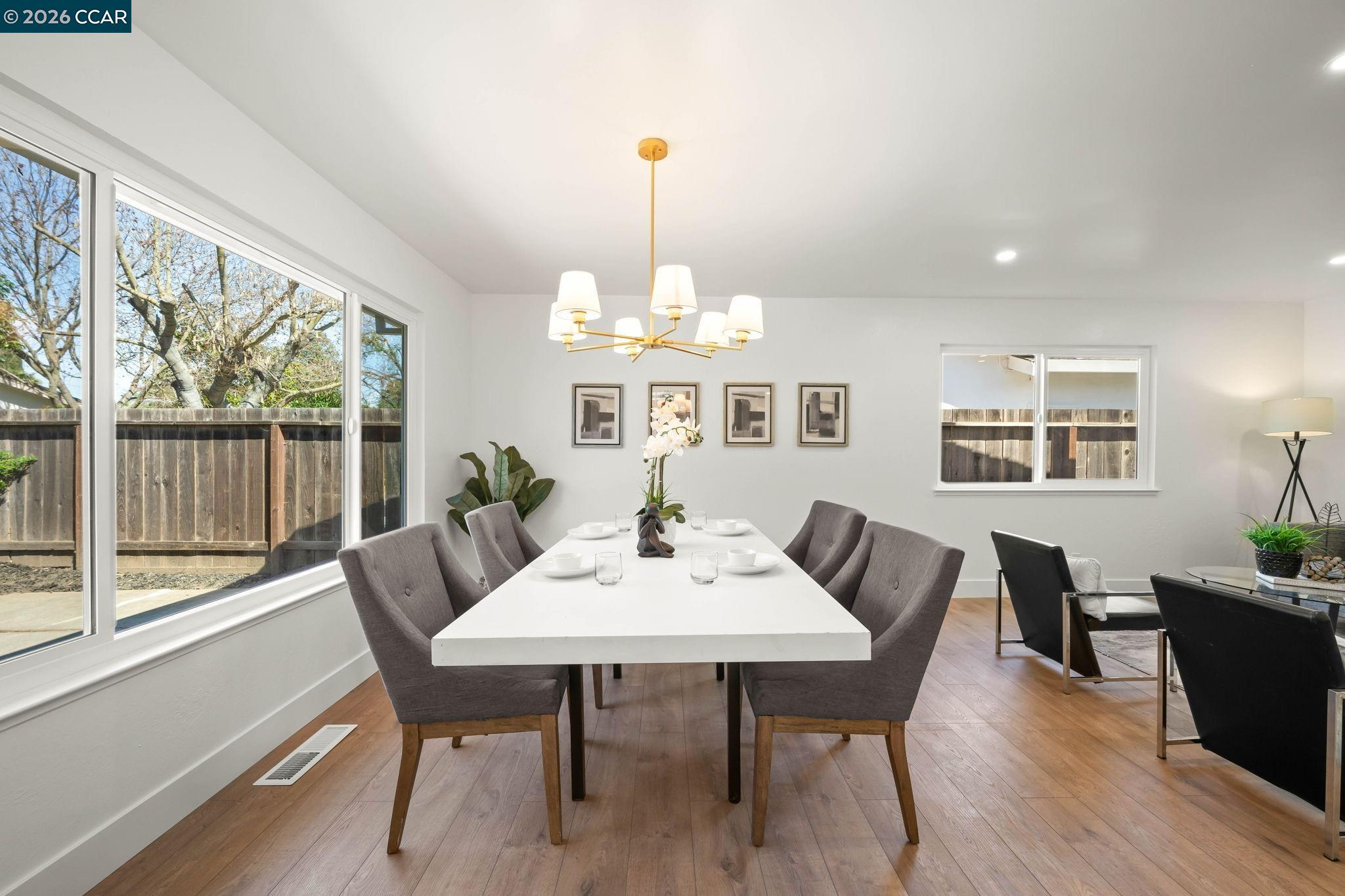 Detail Gallery Image 8 of 31 For 3959 Chestnut Ave, Concord,  CA 94519 - 4 Beds | 2 Baths