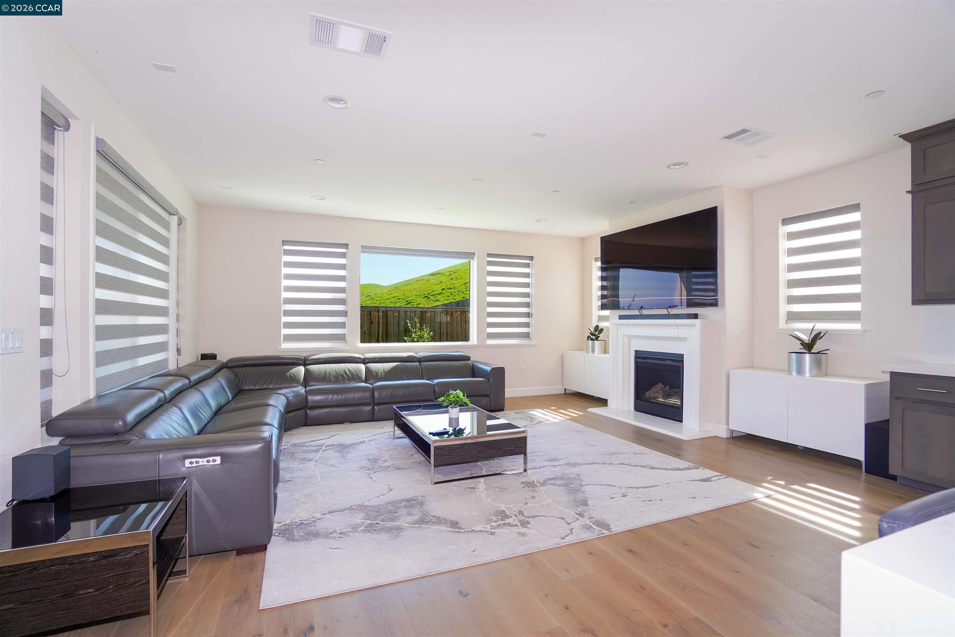 Detail Gallery Image 11 of 38 For 3150 Cortina Dr., Pittsburg,  CA 94565 - 4 Beds | 3 Baths