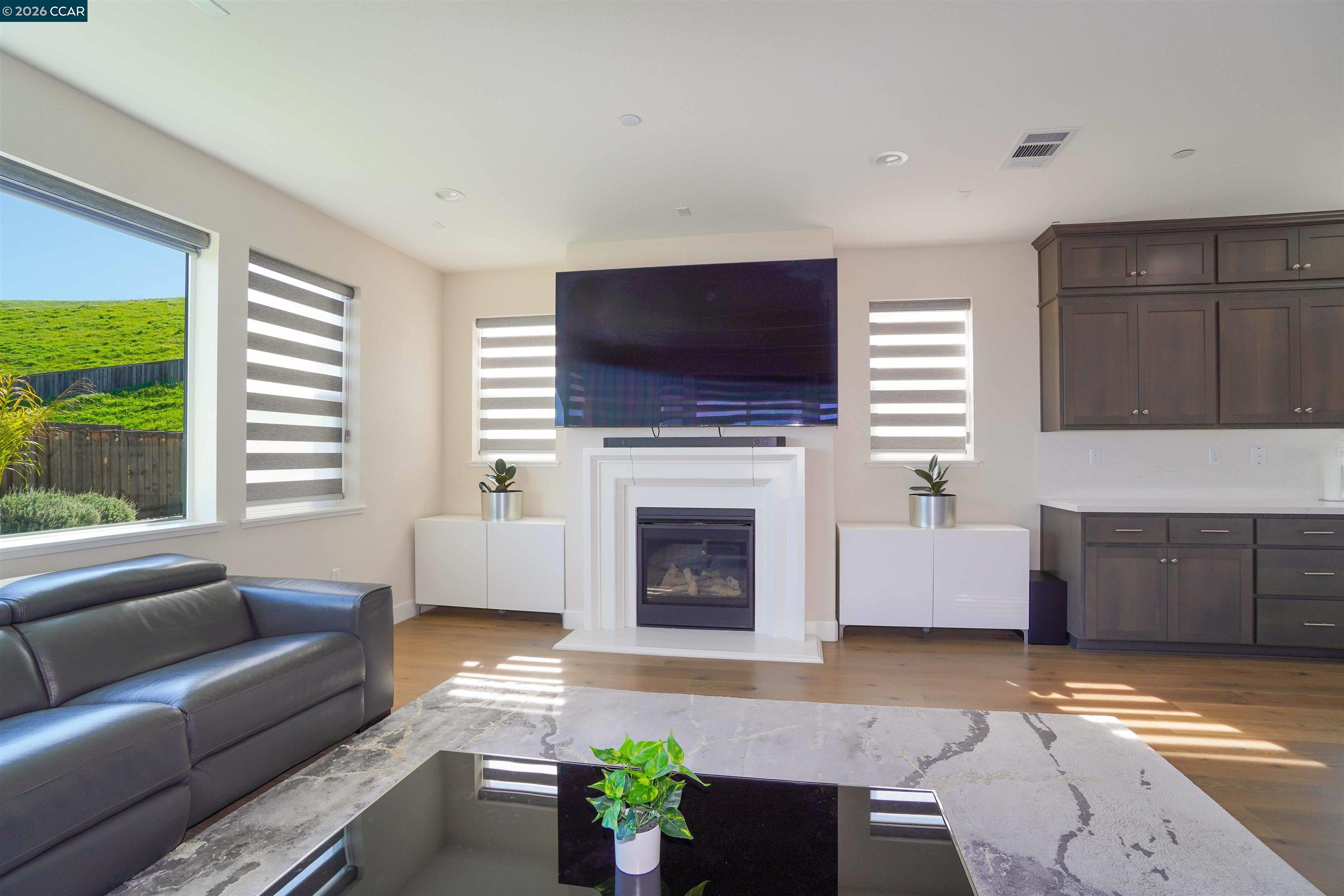 Detail Gallery Image 12 of 38 For 3150 Cortina Dr., Pittsburg,  CA 94565 - 4 Beds | 3 Baths