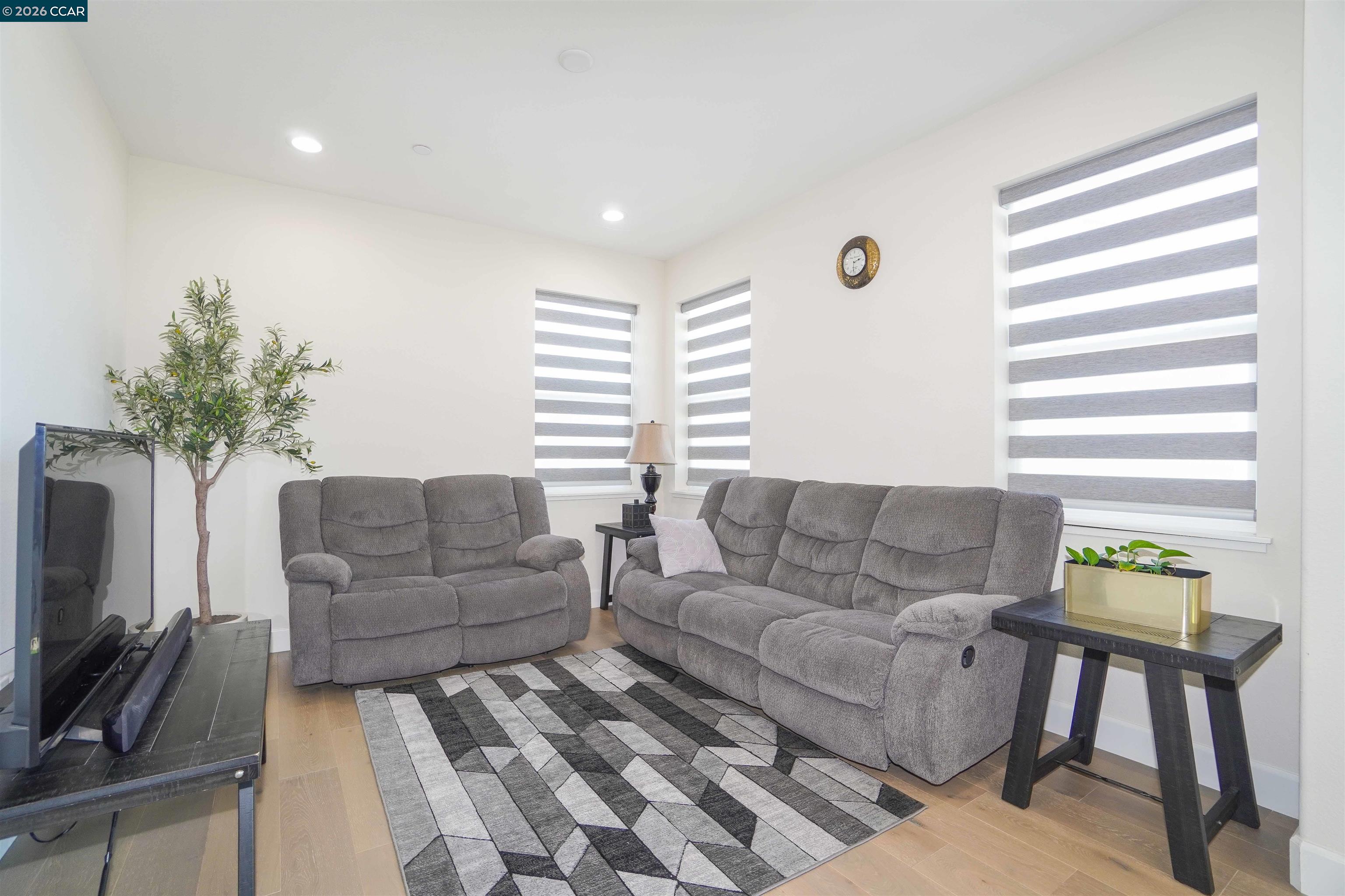 Detail Gallery Image 26 of 38 For 3150 Cortina Dr., Pittsburg,  CA 94565 - 4 Beds | 3 Baths