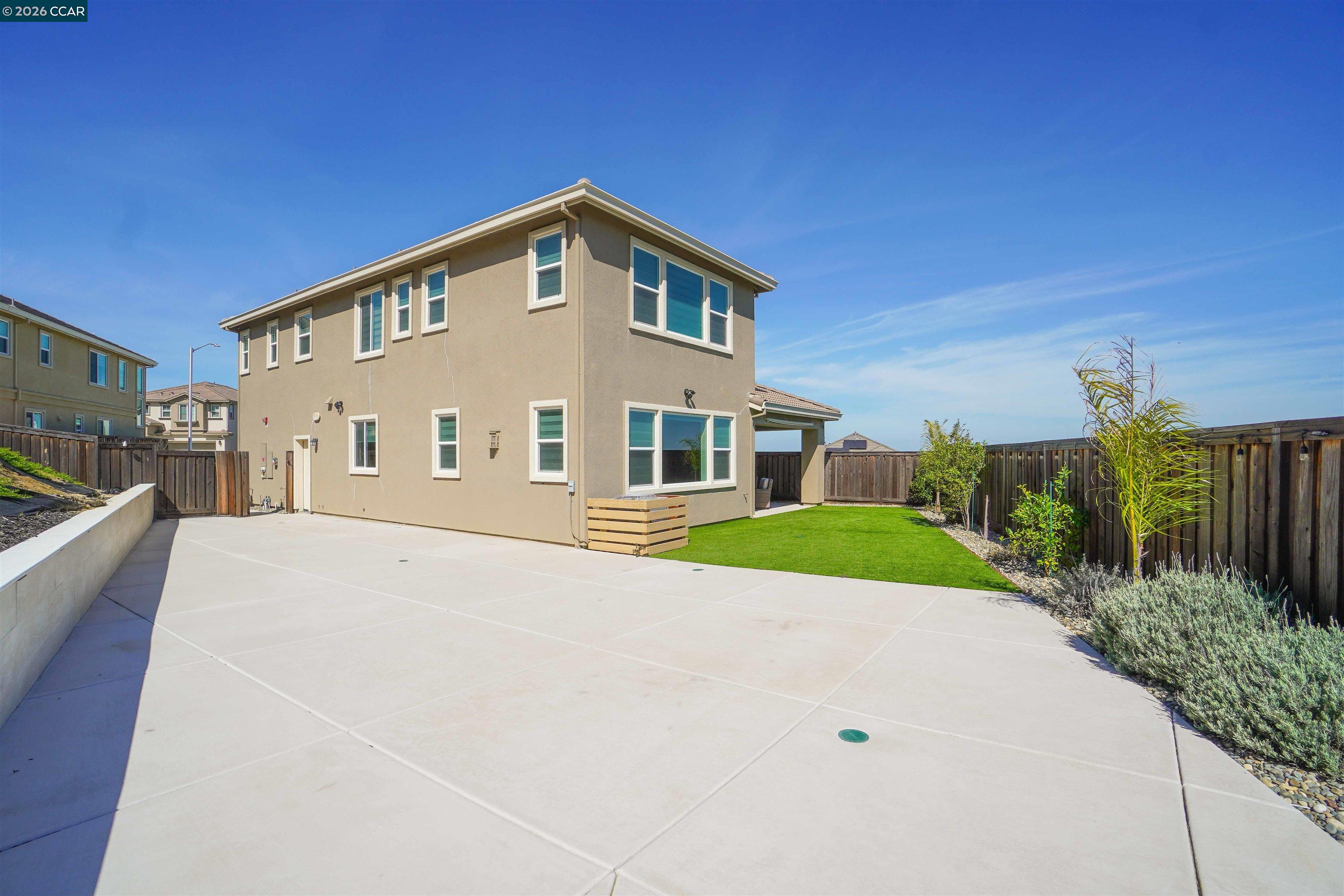 Detail Gallery Image 5 of 38 For 3150 Cortina Dr., Pittsburg,  CA 94565 - 4 Beds | 3 Baths