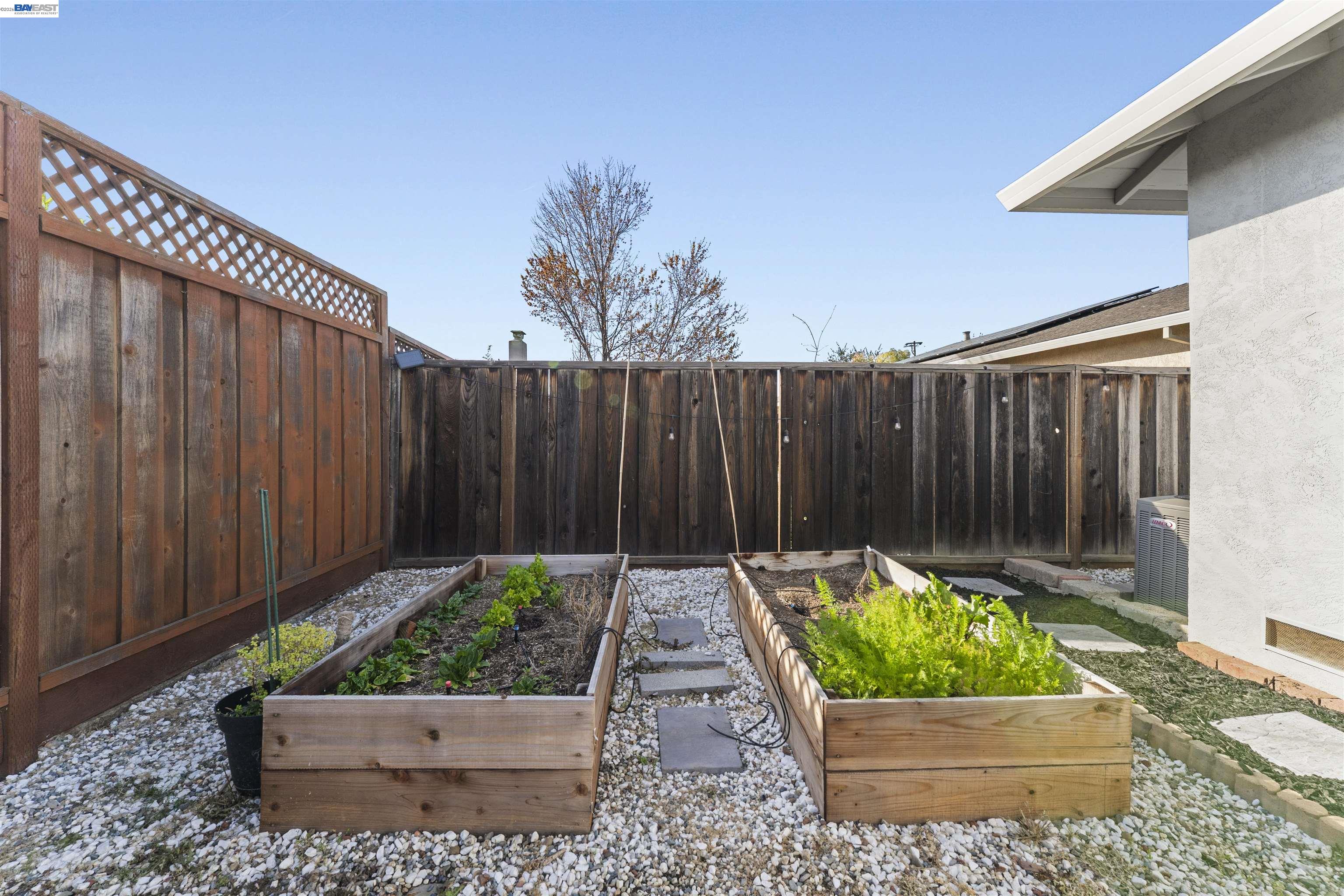 Detail Gallery Image 27 of 29 For 637 Caliente Ave, Livermore,  CA 94550 - 4 Beds | 2 Baths