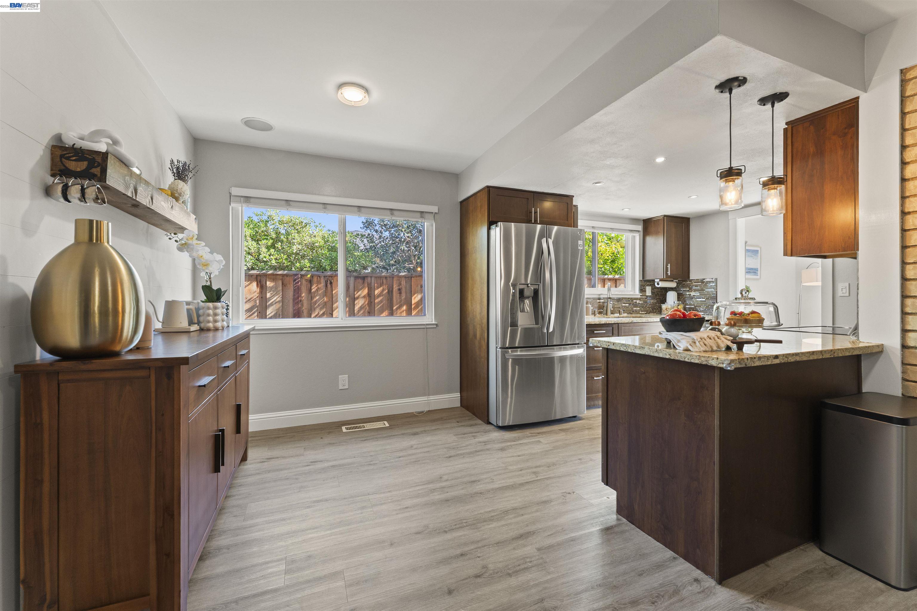 Detail Gallery Image 7 of 29 For 637 Caliente Ave, Livermore,  CA 94550 - 4 Beds | 2 Baths