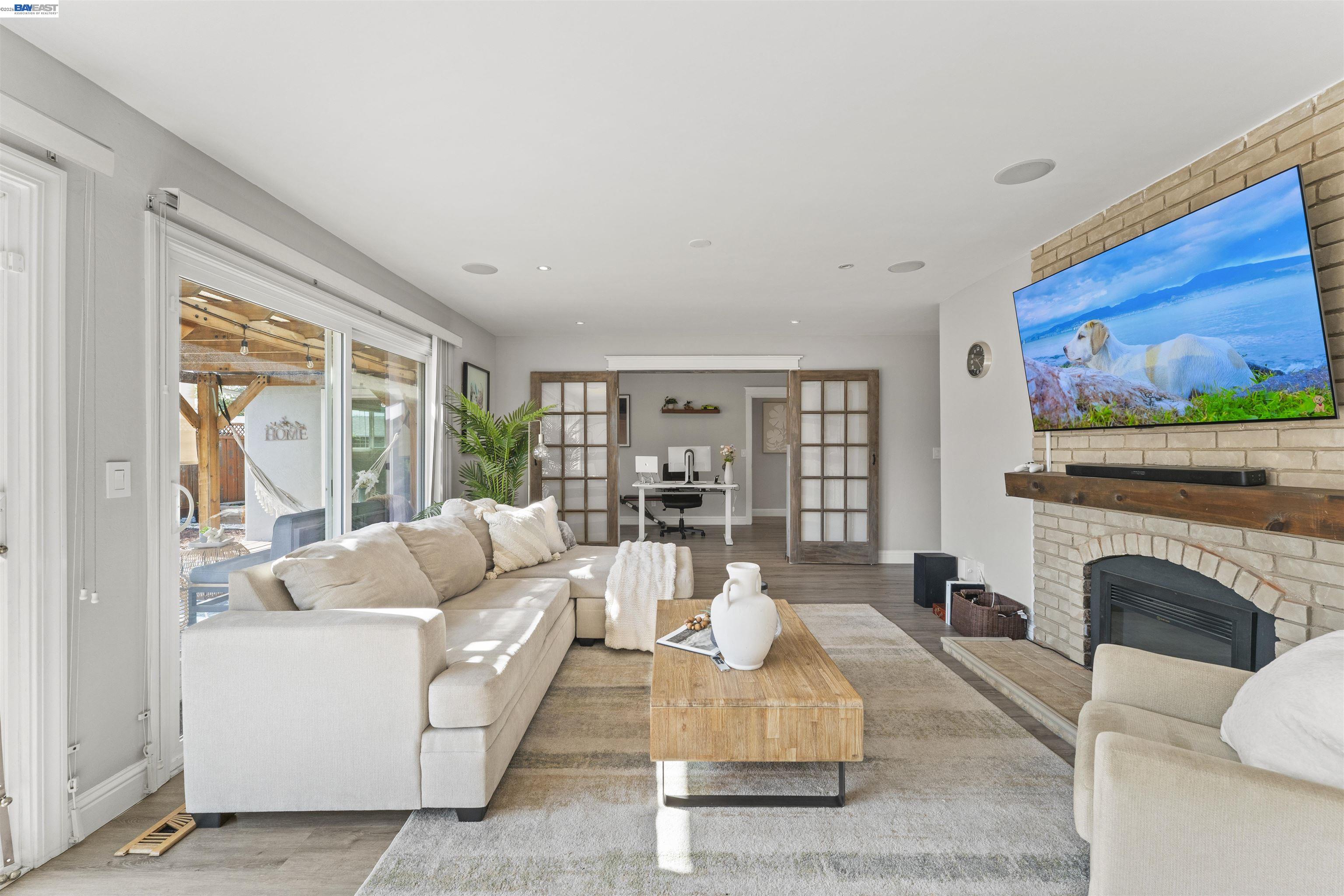 Detail Gallery Image 10 of 29 For 637 Caliente Ave, Livermore,  CA 94550 - 4 Beds | 2 Baths