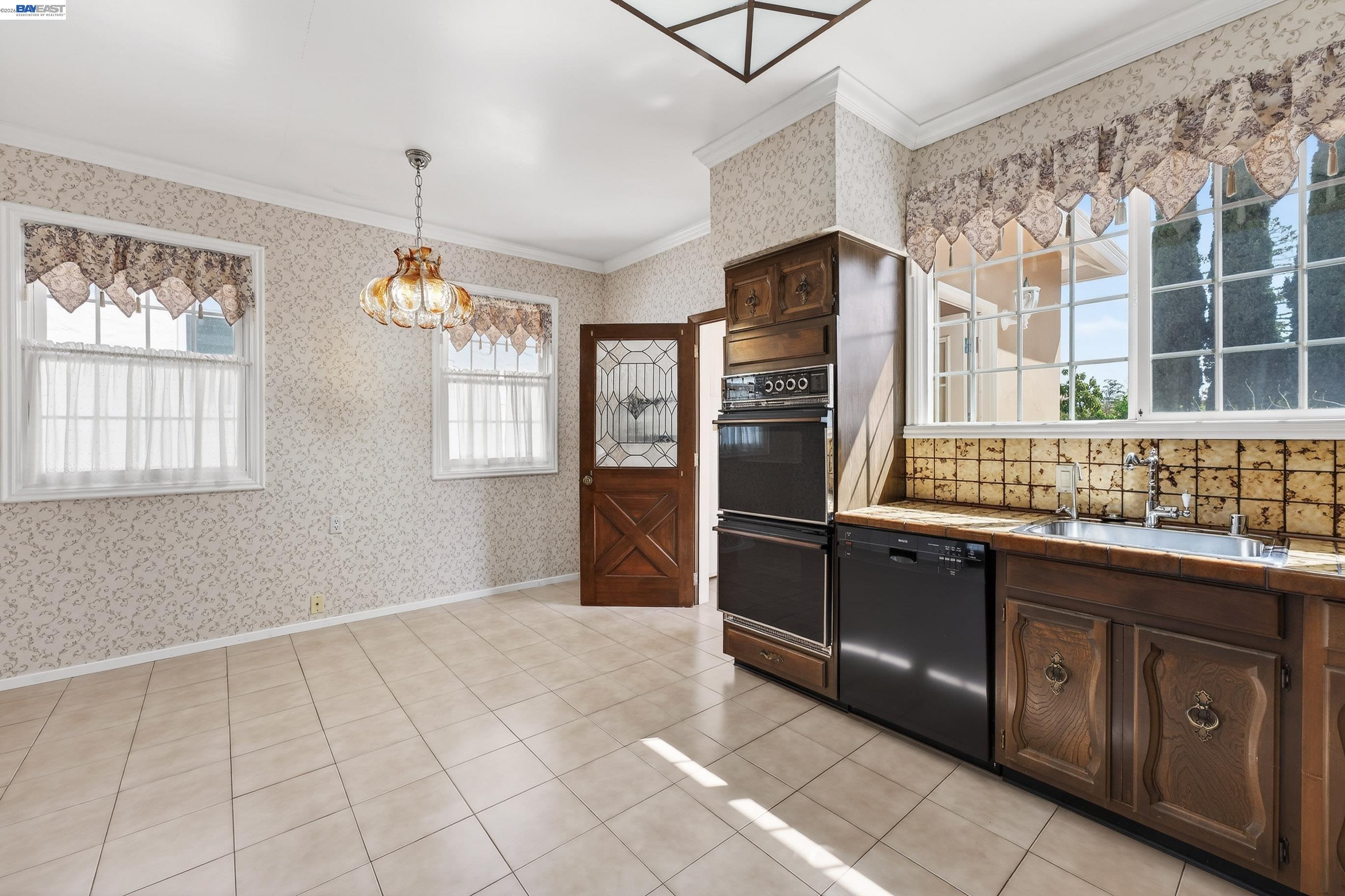 Detail Gallery Image 14 of 33 For 339 Hobart Ave, San Mateo,  CA 94402 - 2 Beds | 1 Baths