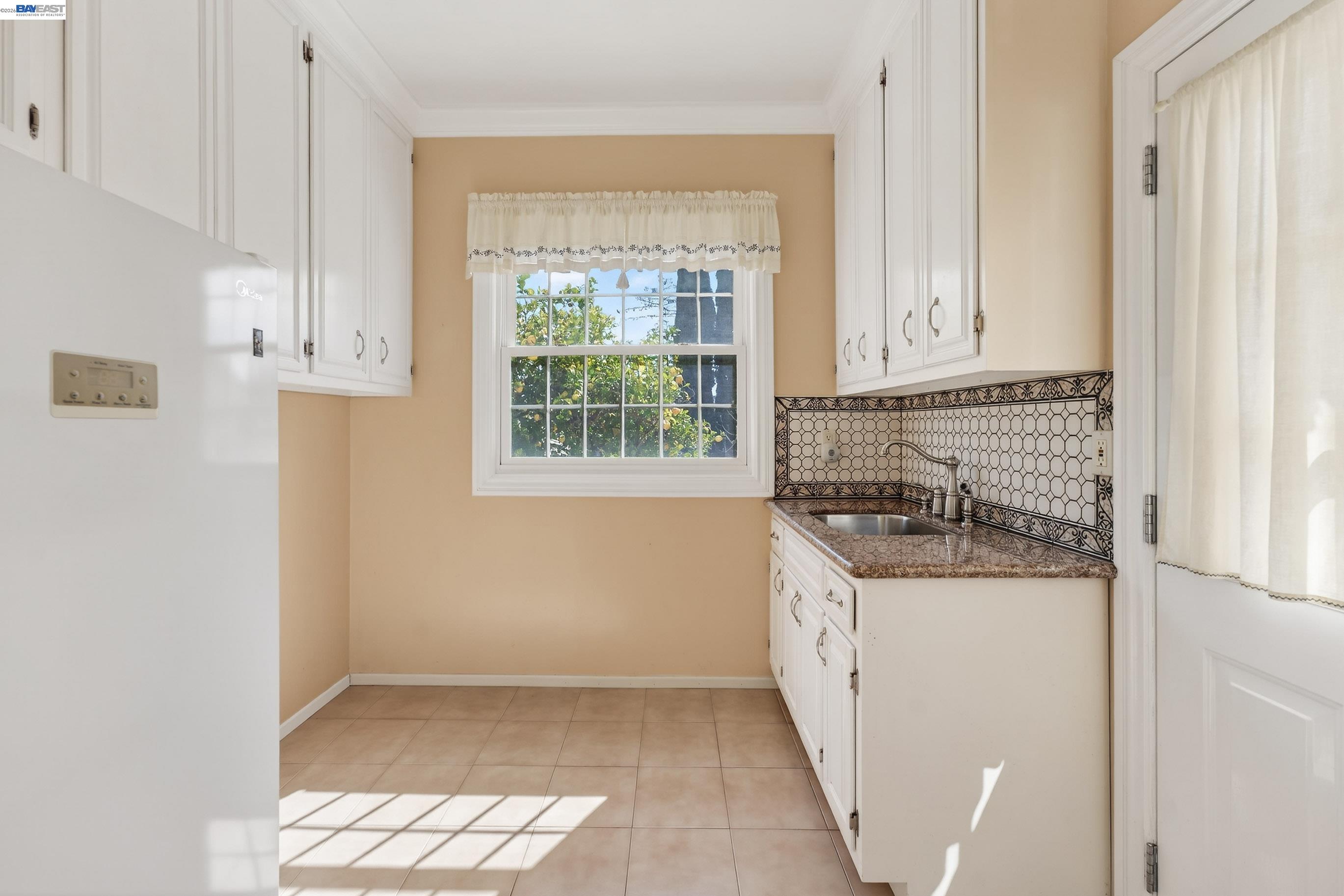 Detail Gallery Image 17 of 33 For 339 Hobart Ave, San Mateo,  CA 94402 - 2 Beds | 1 Baths