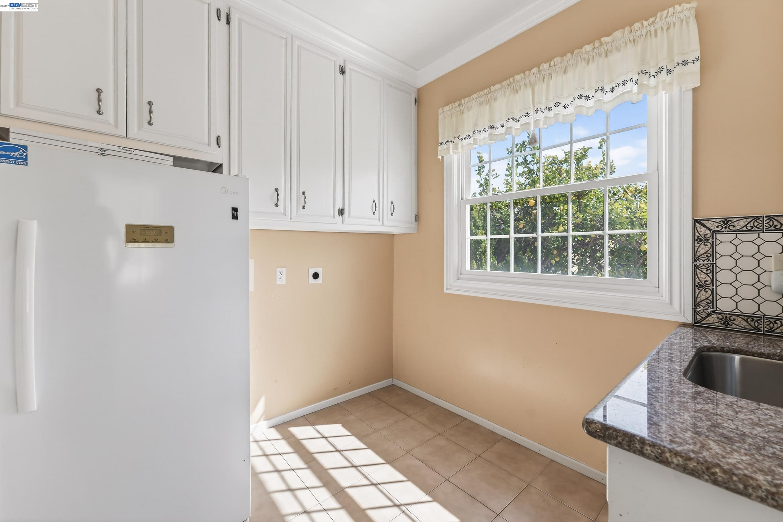 Detail Gallery Image 18 of 33 For 339 Hobart Ave, San Mateo,  CA 94402 - 2 Beds | 1 Baths