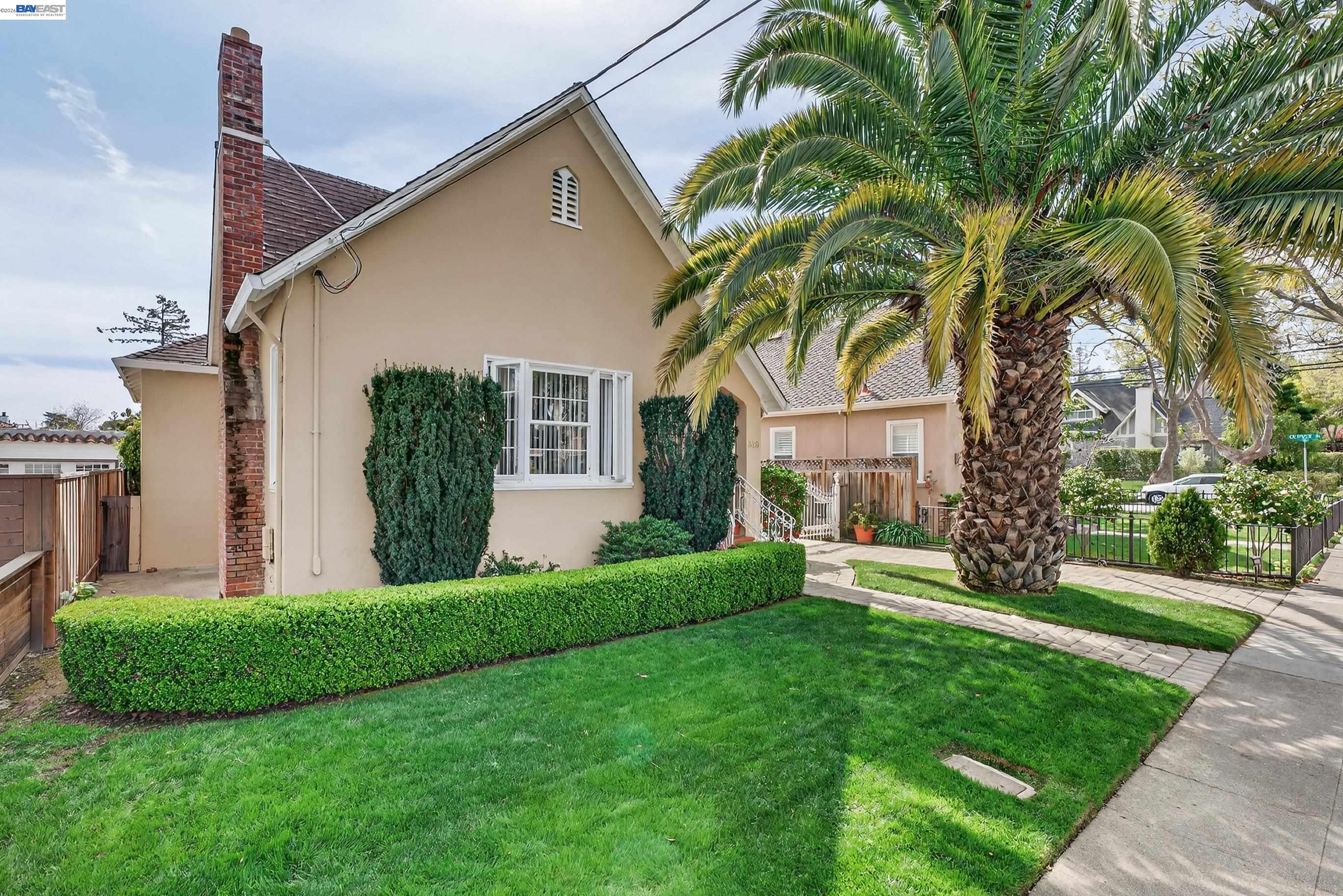 Detail Gallery Image 4 of 33 For 339 Hobart Ave, San Mateo,  CA 94402 - 2 Beds | 1 Baths