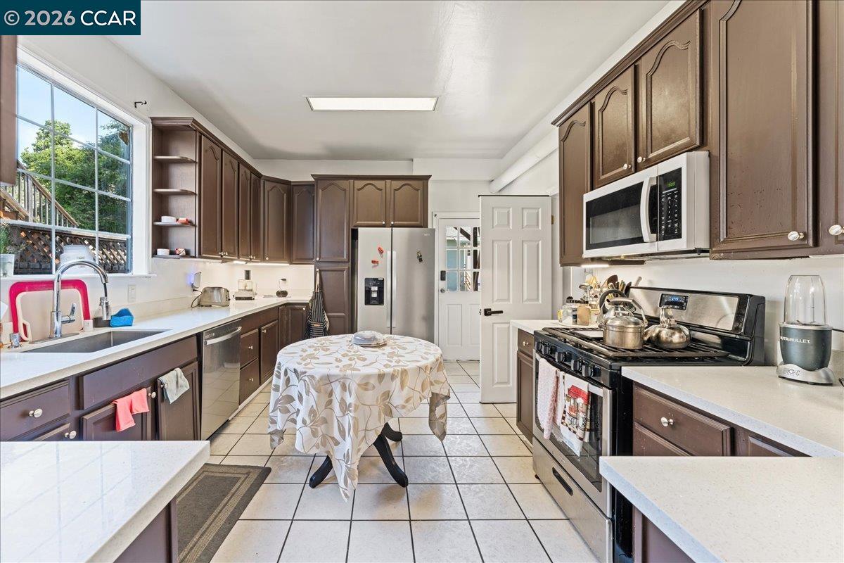 Detail Gallery Image 7 of 48 For 1625 Martin Luther King Jr Way, Berkeley,  CA 94709 - – Beds | – Baths