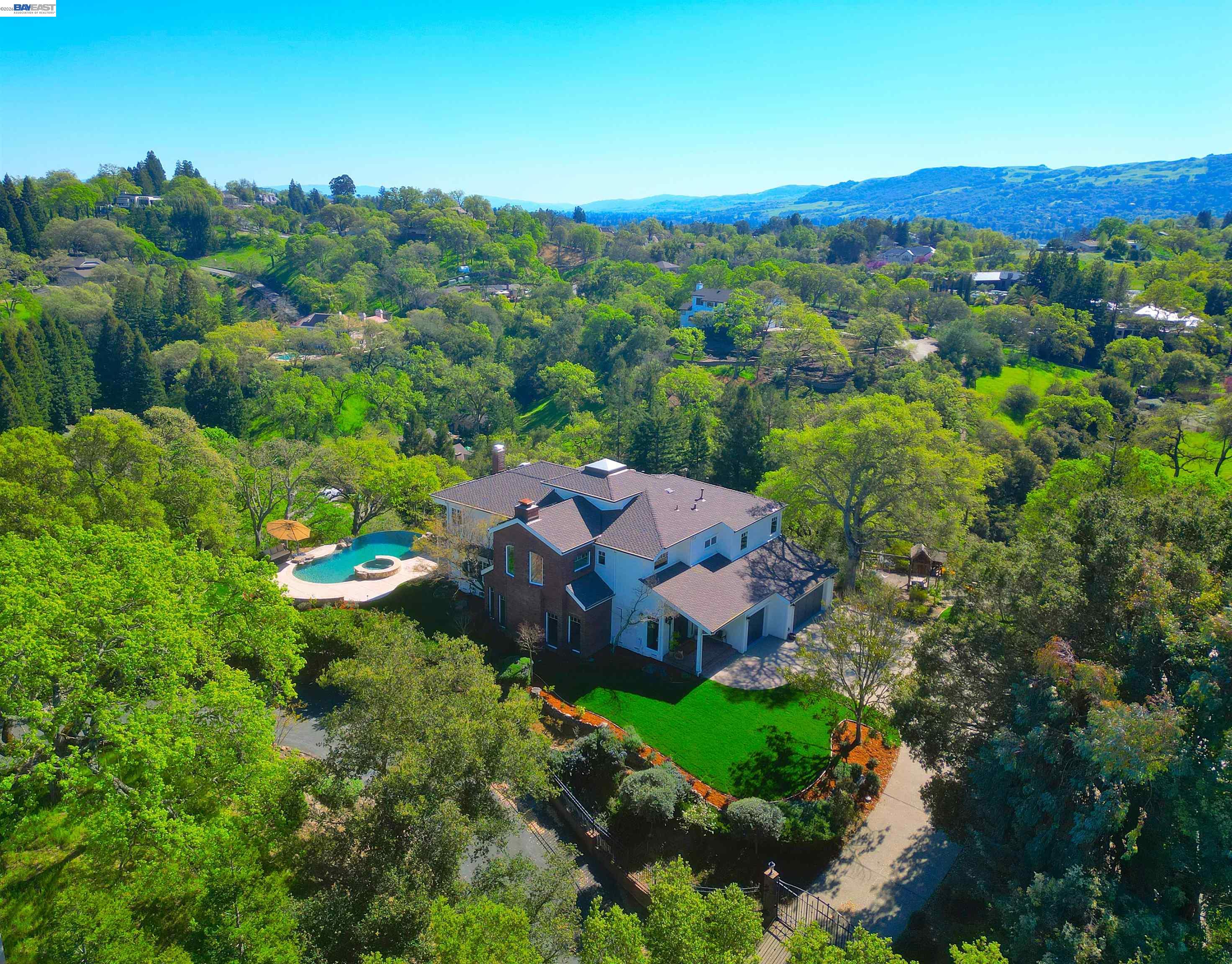 Detail Gallery Image 2 of 49 For 16 Ardendale Ct, Alamo,  CA 94507 - 4 Beds | 3/1 Baths