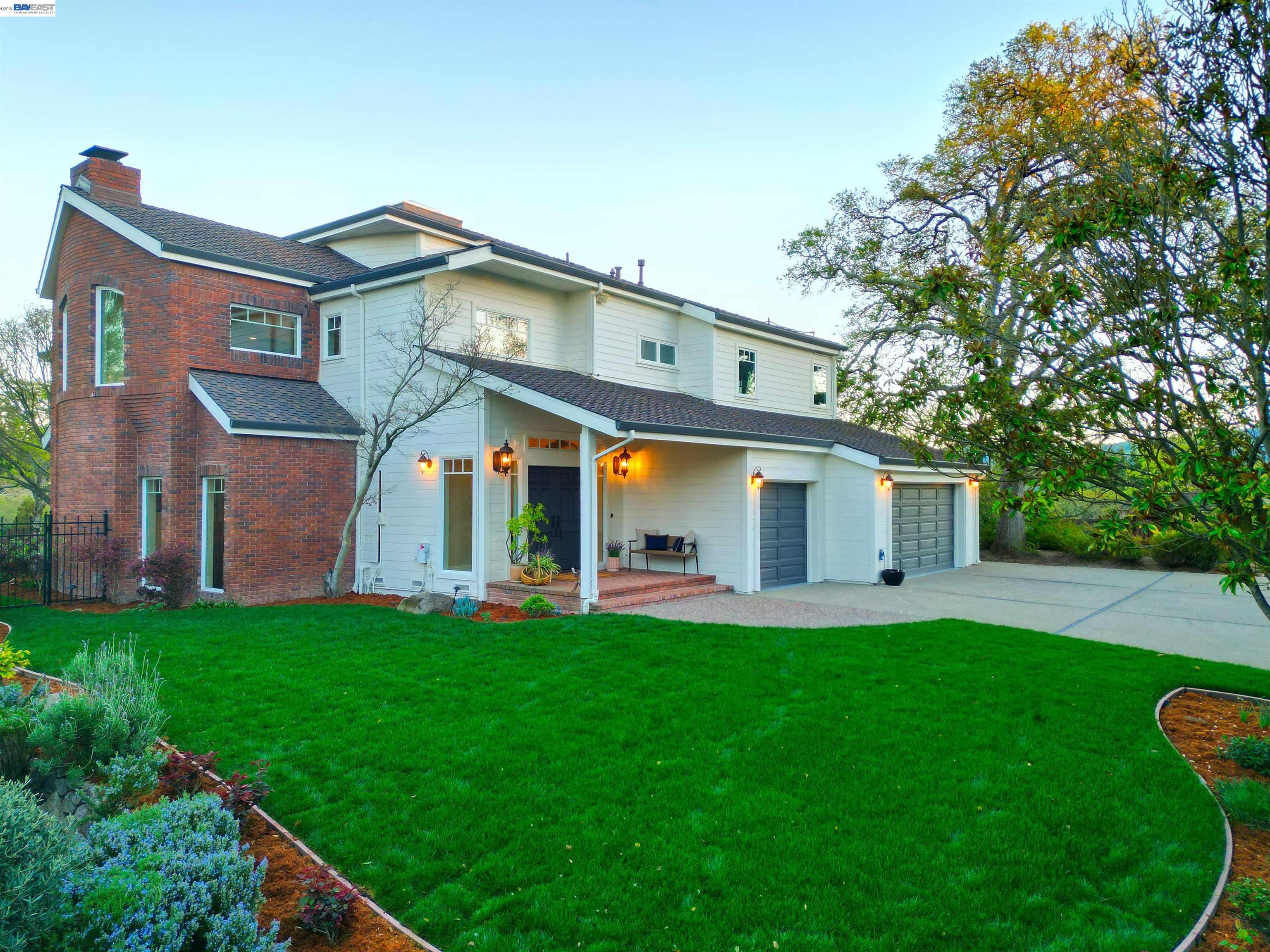 Detail Gallery Image 2 of 51 For 16 Ardendale Ct, Alamo,  CA 94507 - 4 Beds | 3/1 Baths