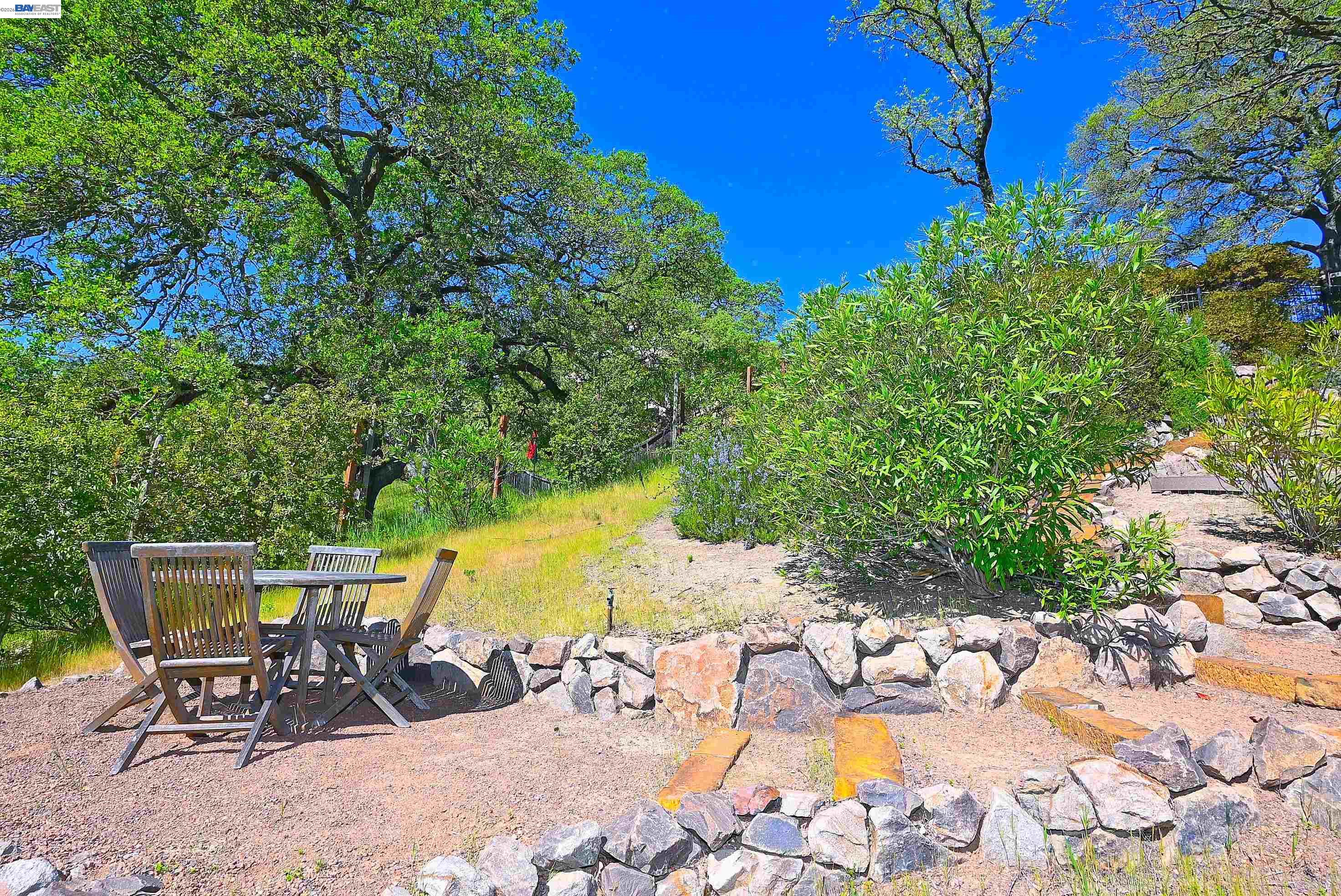 Detail Gallery Image 12 of 49 For 16 Ardendale Ct, Alamo,  CA 94507 - 4 Beds | 3/1 Baths