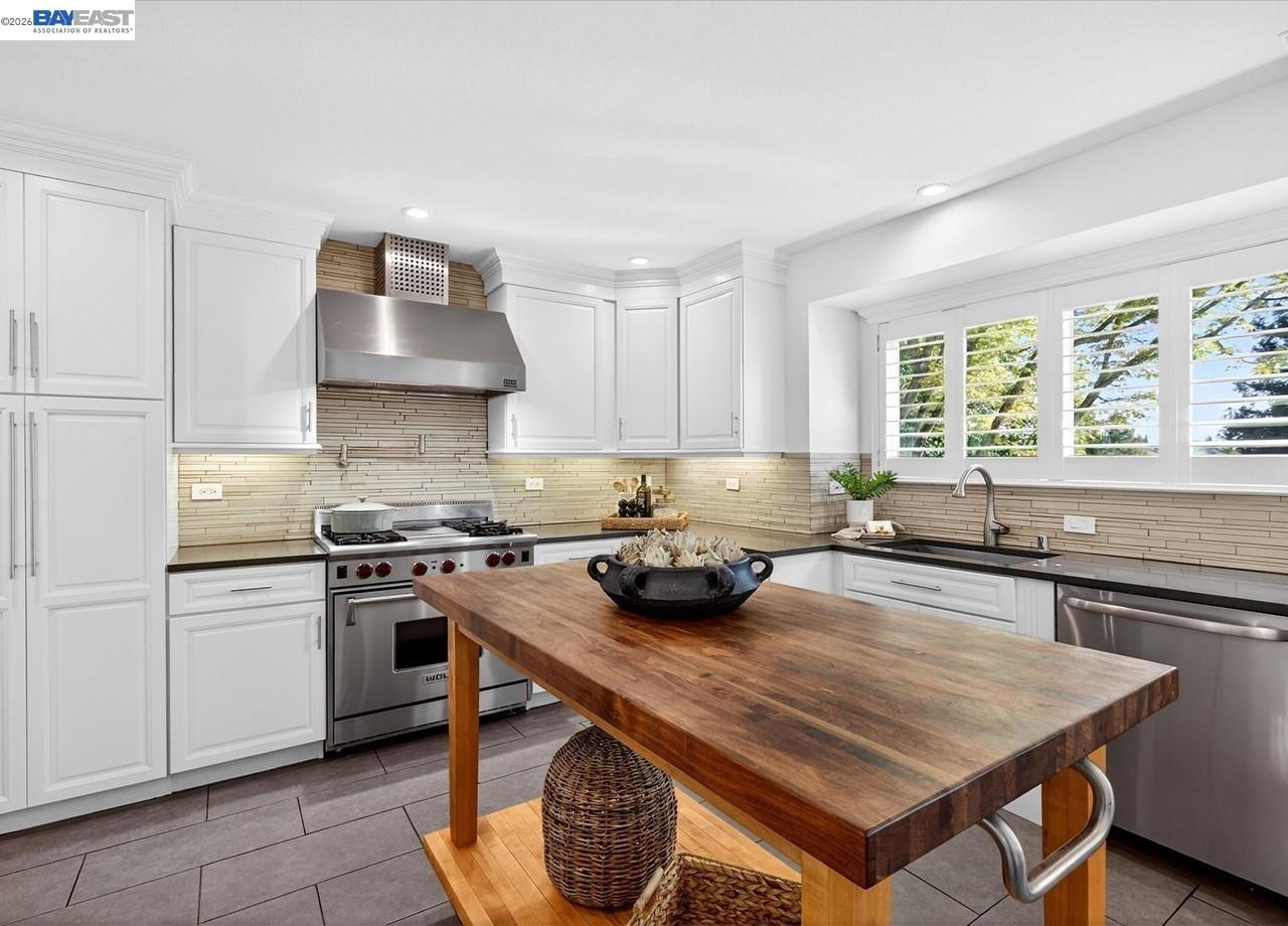 Detail Gallery Image 10 of 60 For 976 Richard Ln, Danville,  CA 94526 - 4 Beds | 3 Baths