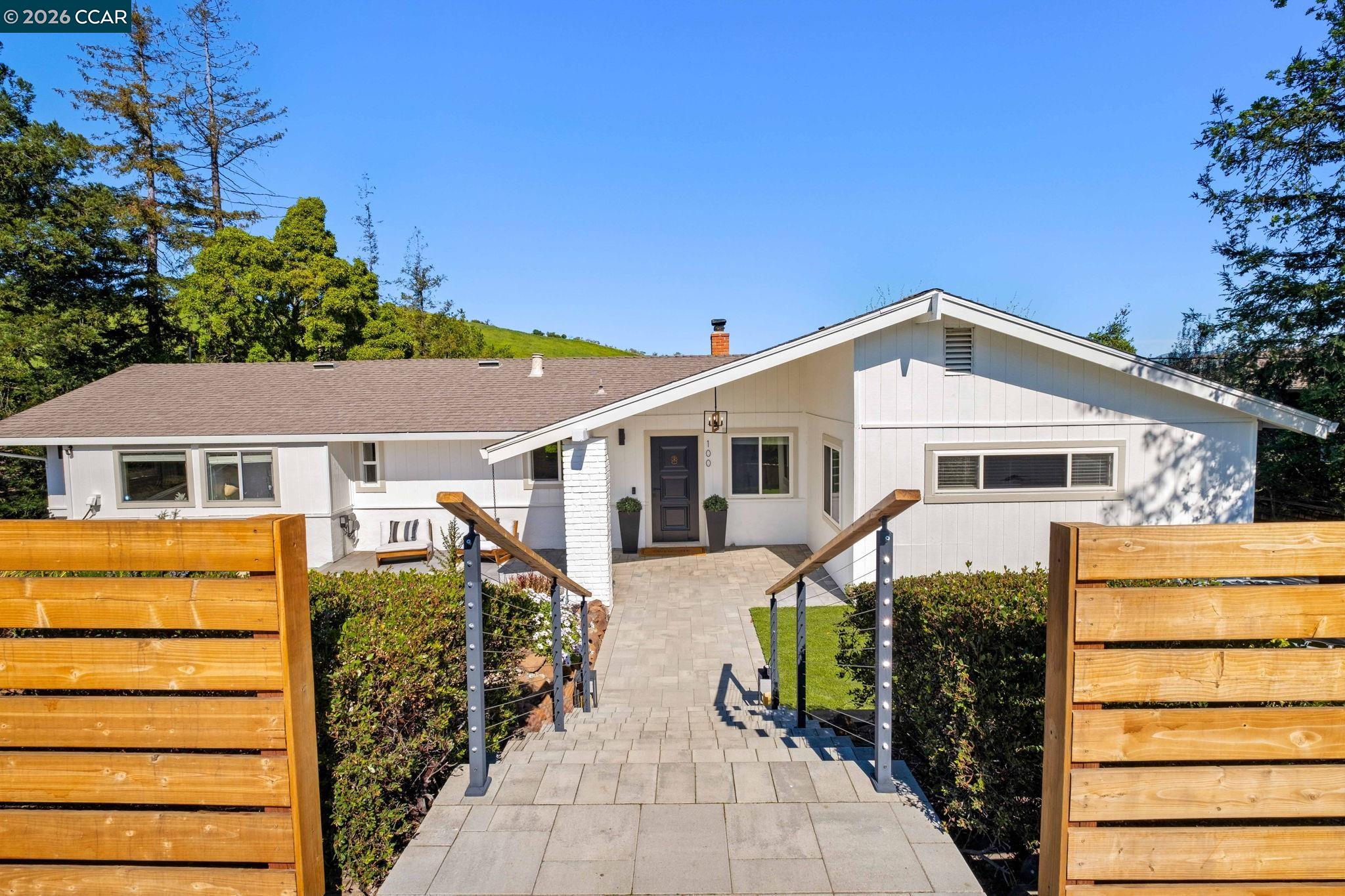 Detail Gallery Image 2 of 48 For 100 Hillcroft Way, Walnut Creek,  CA 94597 - 5 Beds | 4 Baths